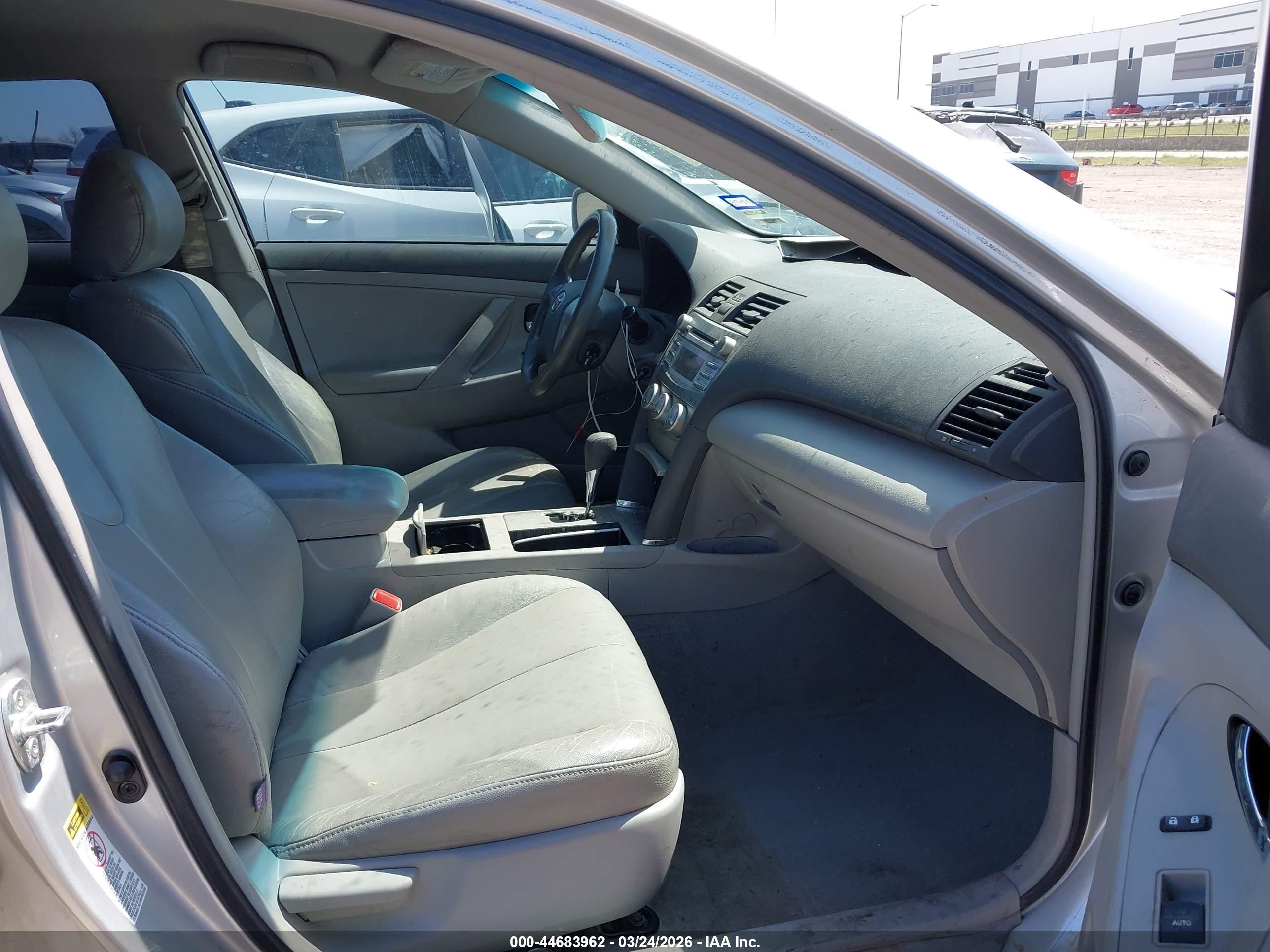 TOYOTA CAMRY image 5