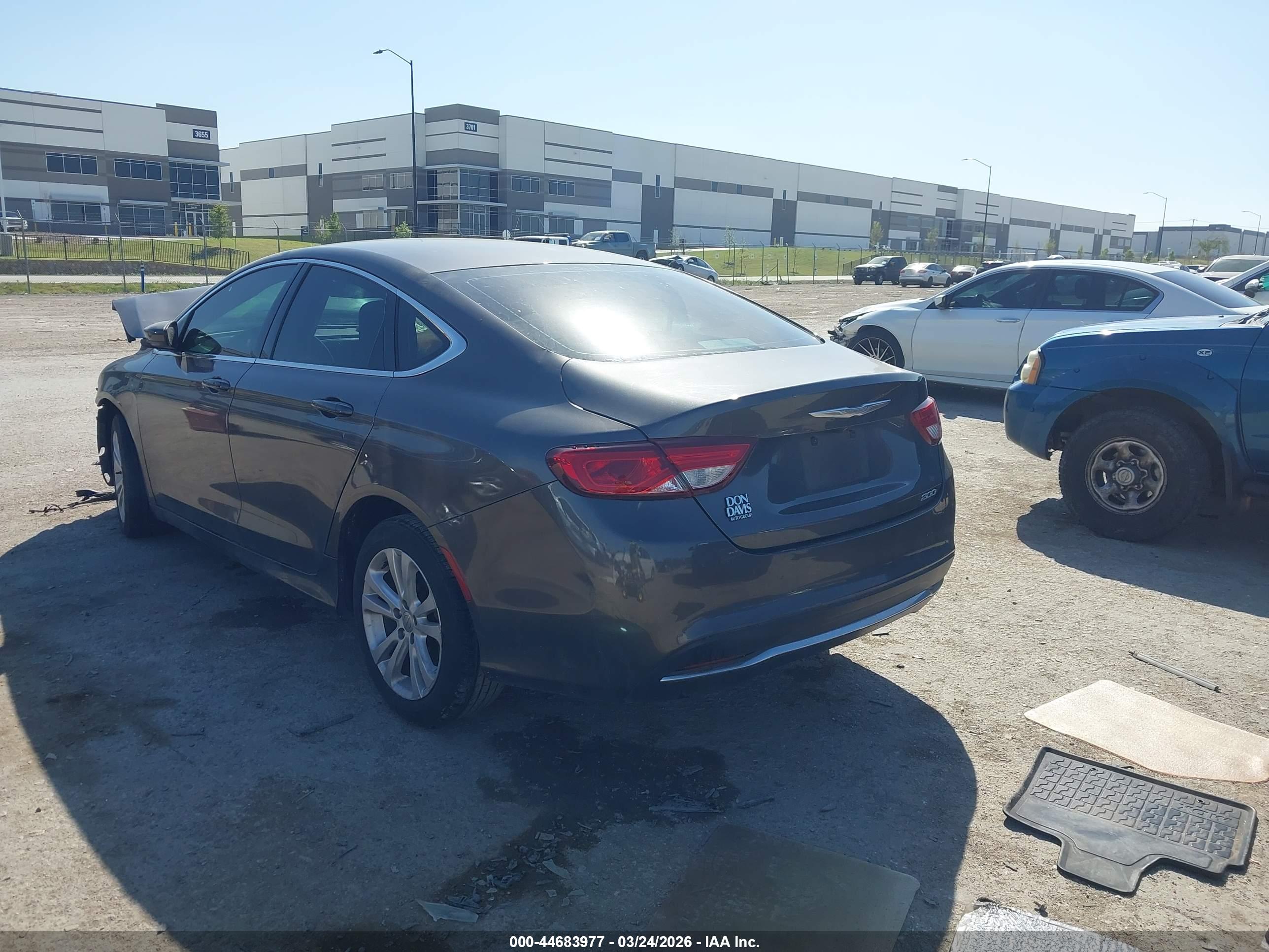 CHRYSLER 200 image 3