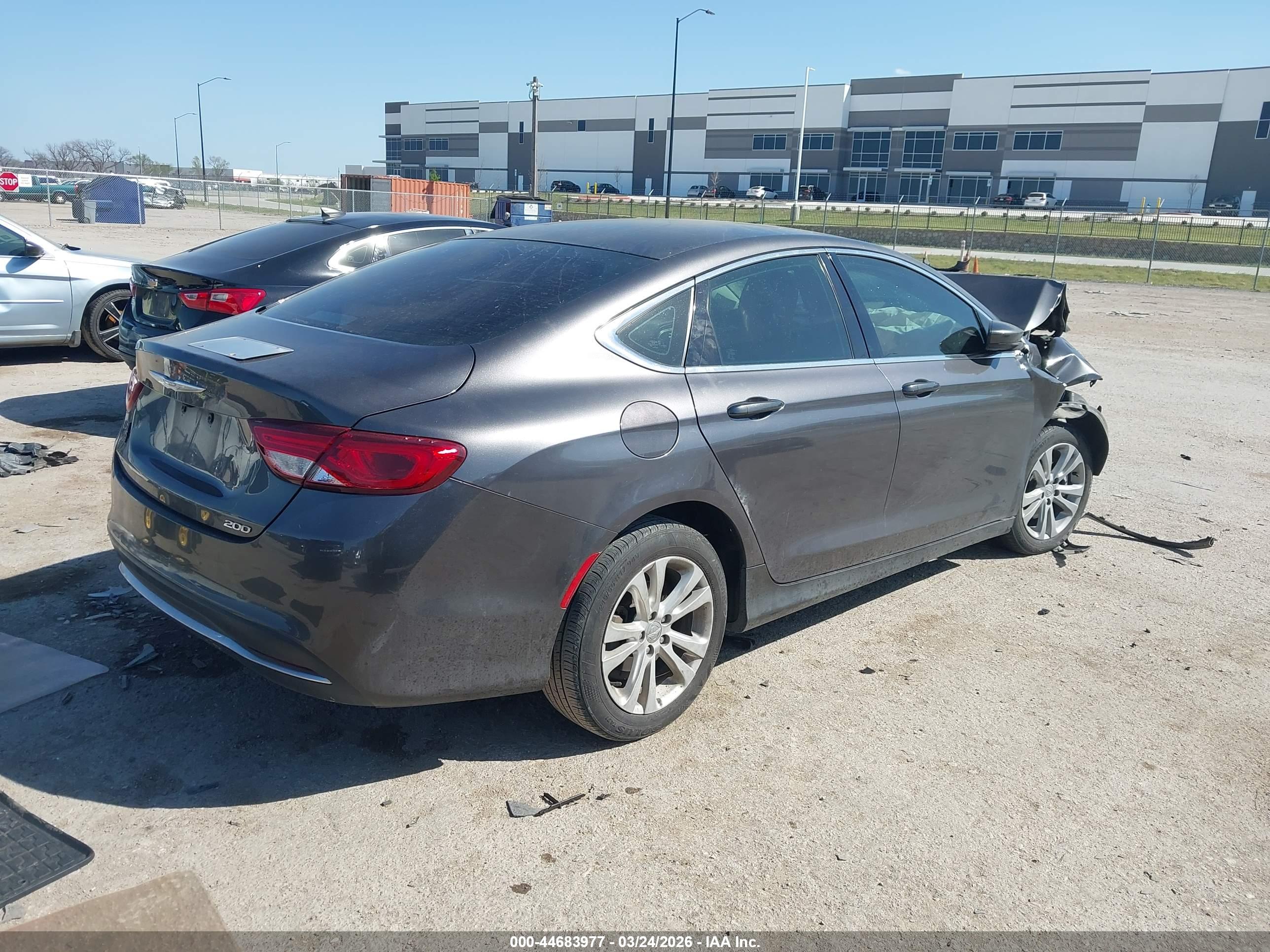 CHRYSLER 200 image 4