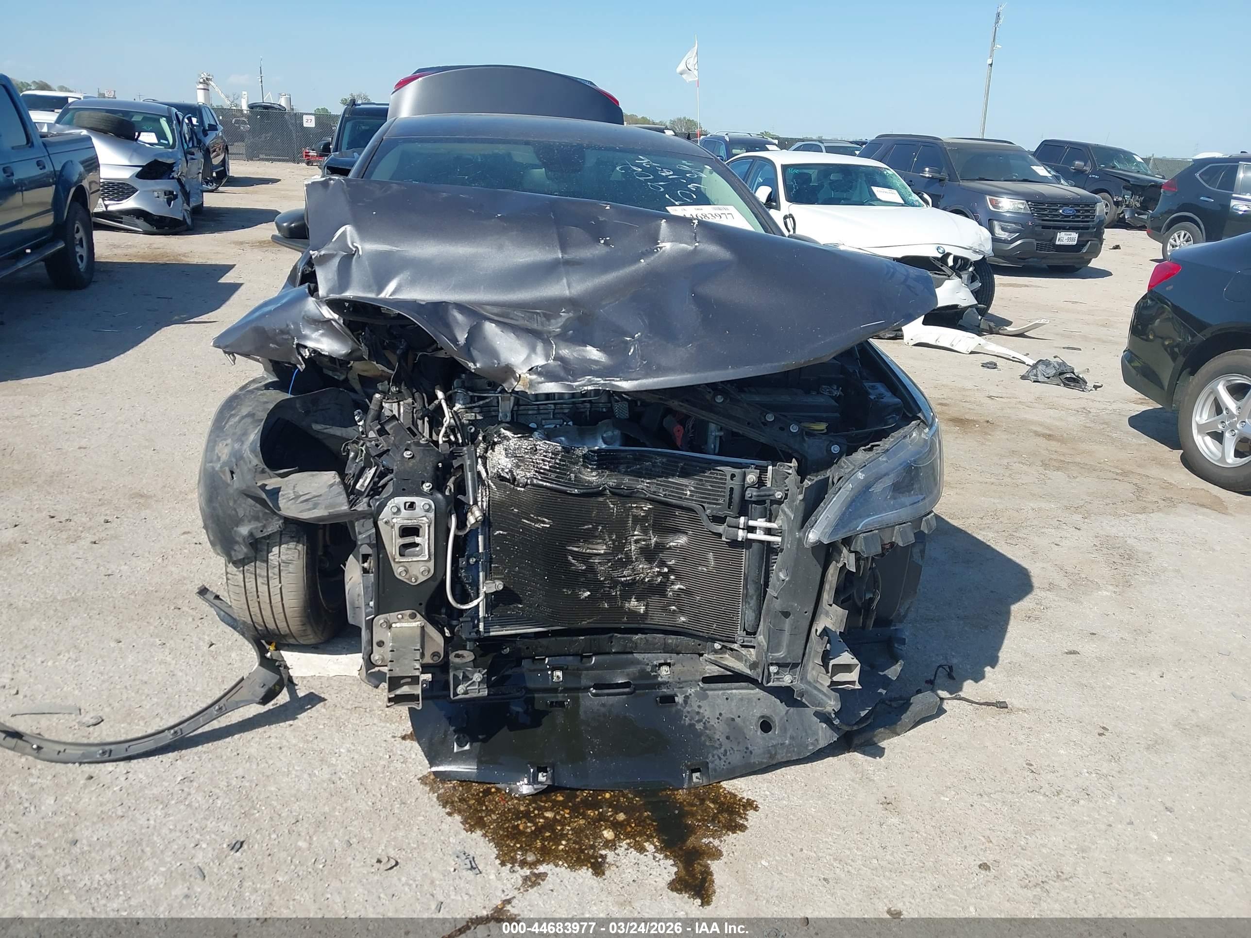 CHRYSLER 200 image 6