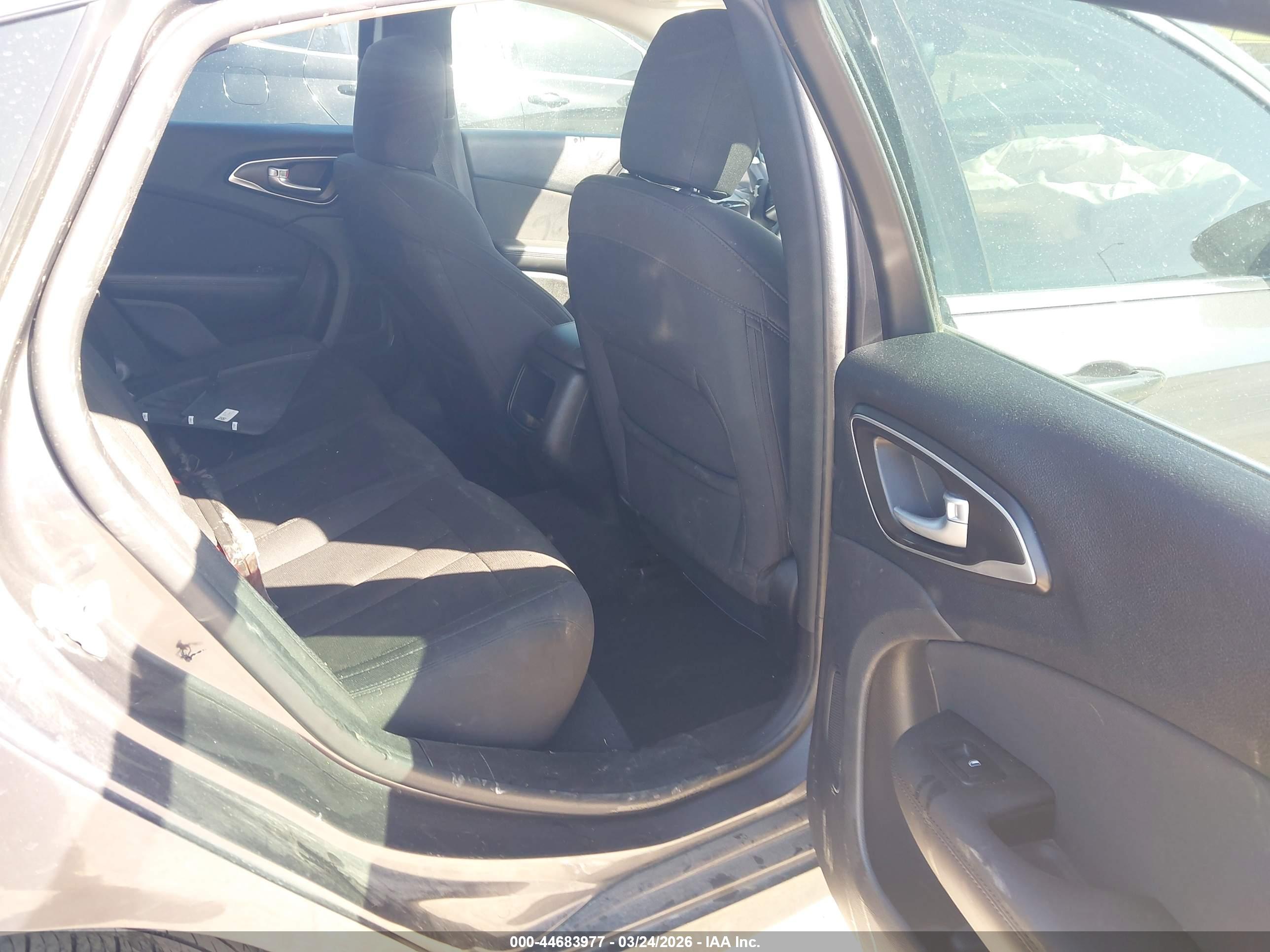 CHRYSLER 200 image 8