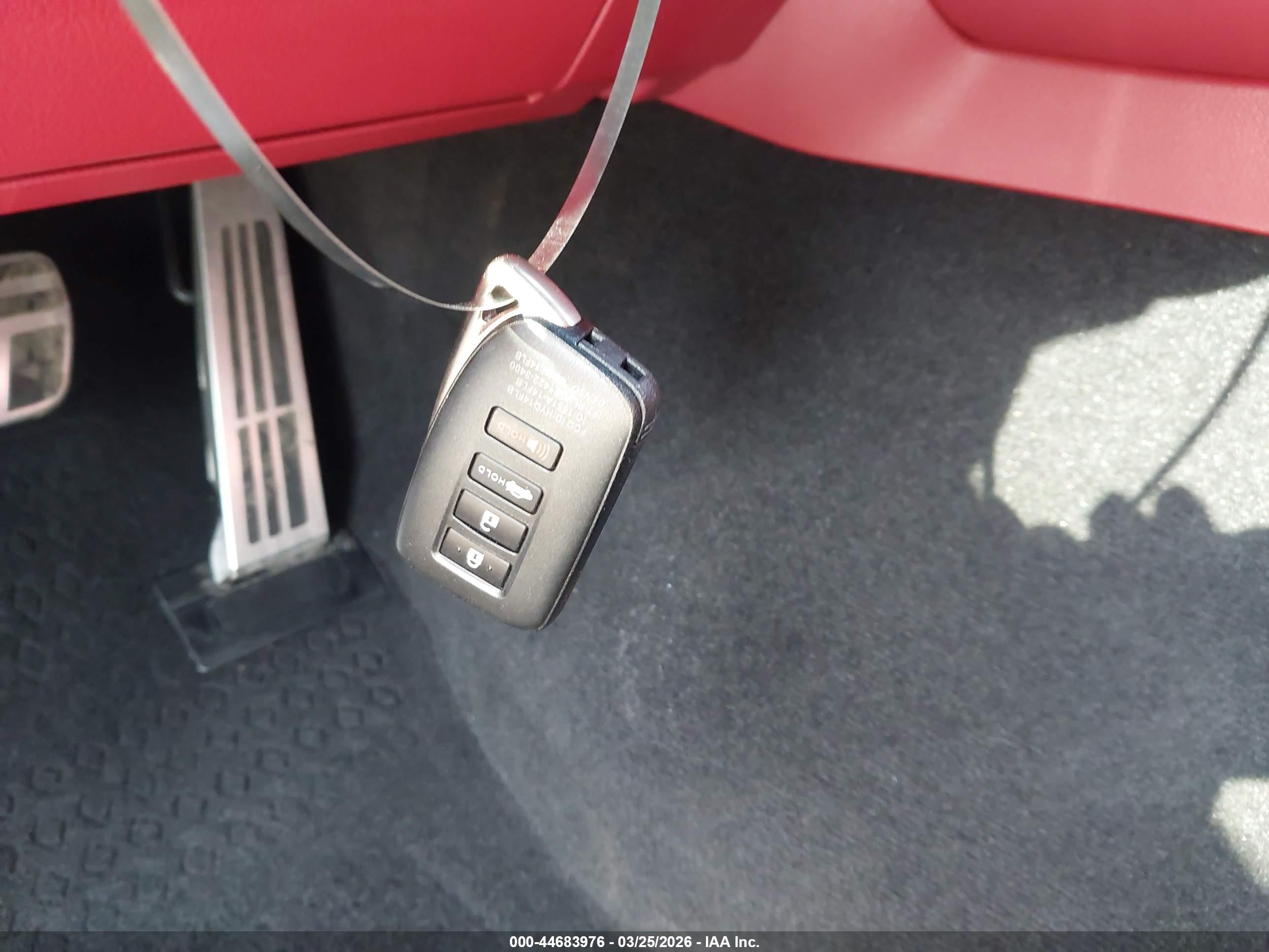 LEXUS IS image 11
