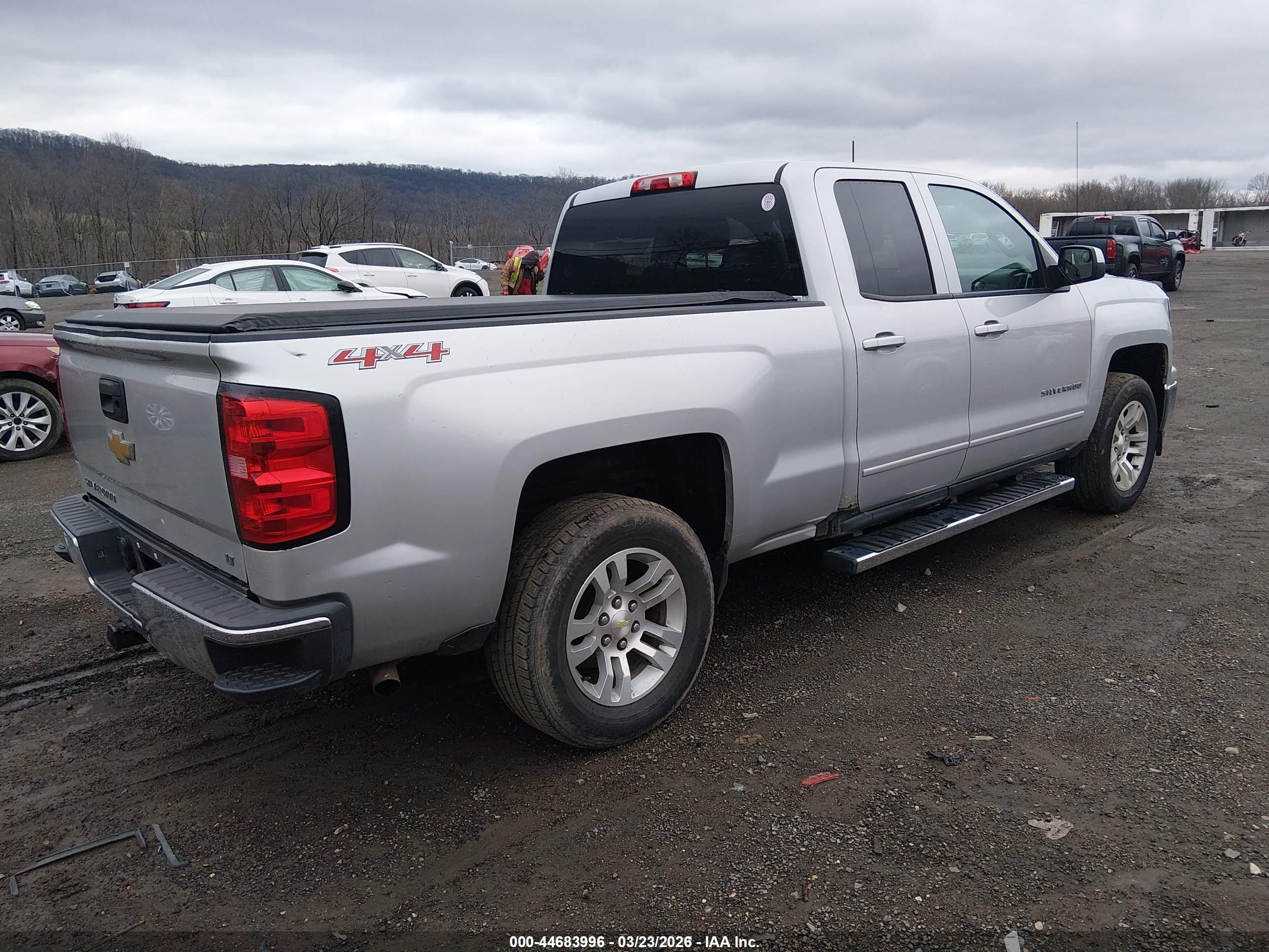 CHEVROLET SILVERADO image 4