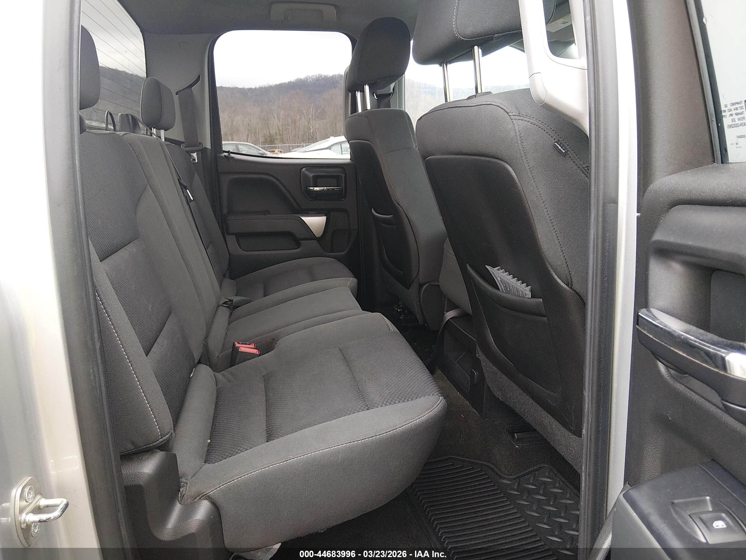 CHEVROLET SILVERADO image 8