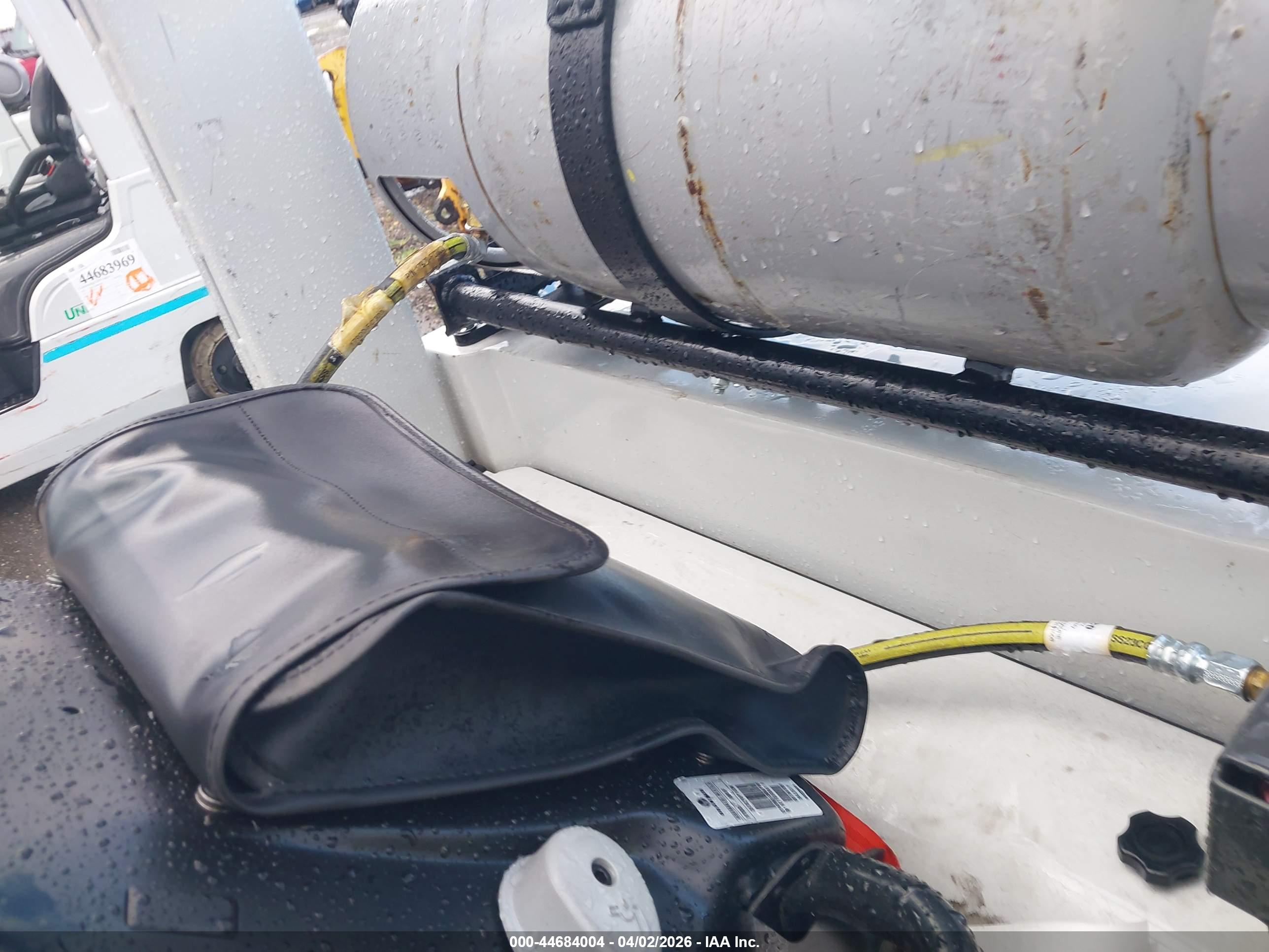 UNICARRIERS FORKLIFT image 8