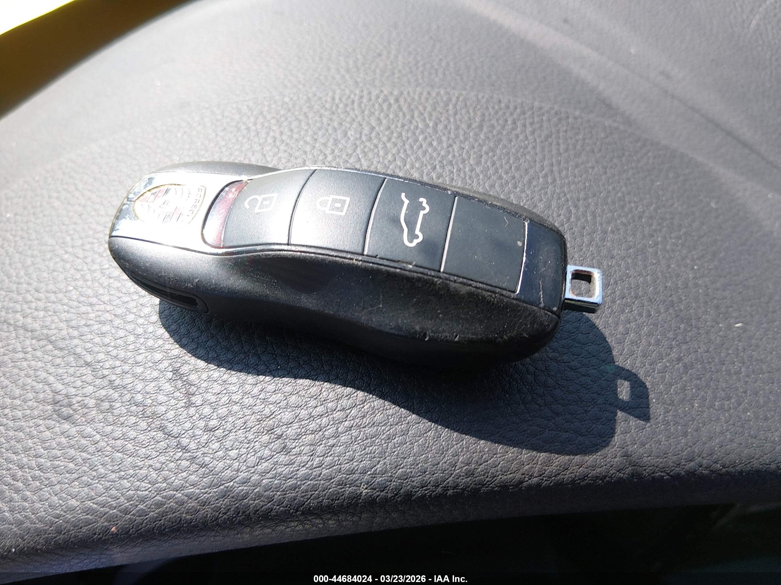 PORSCHE MACAN image 11