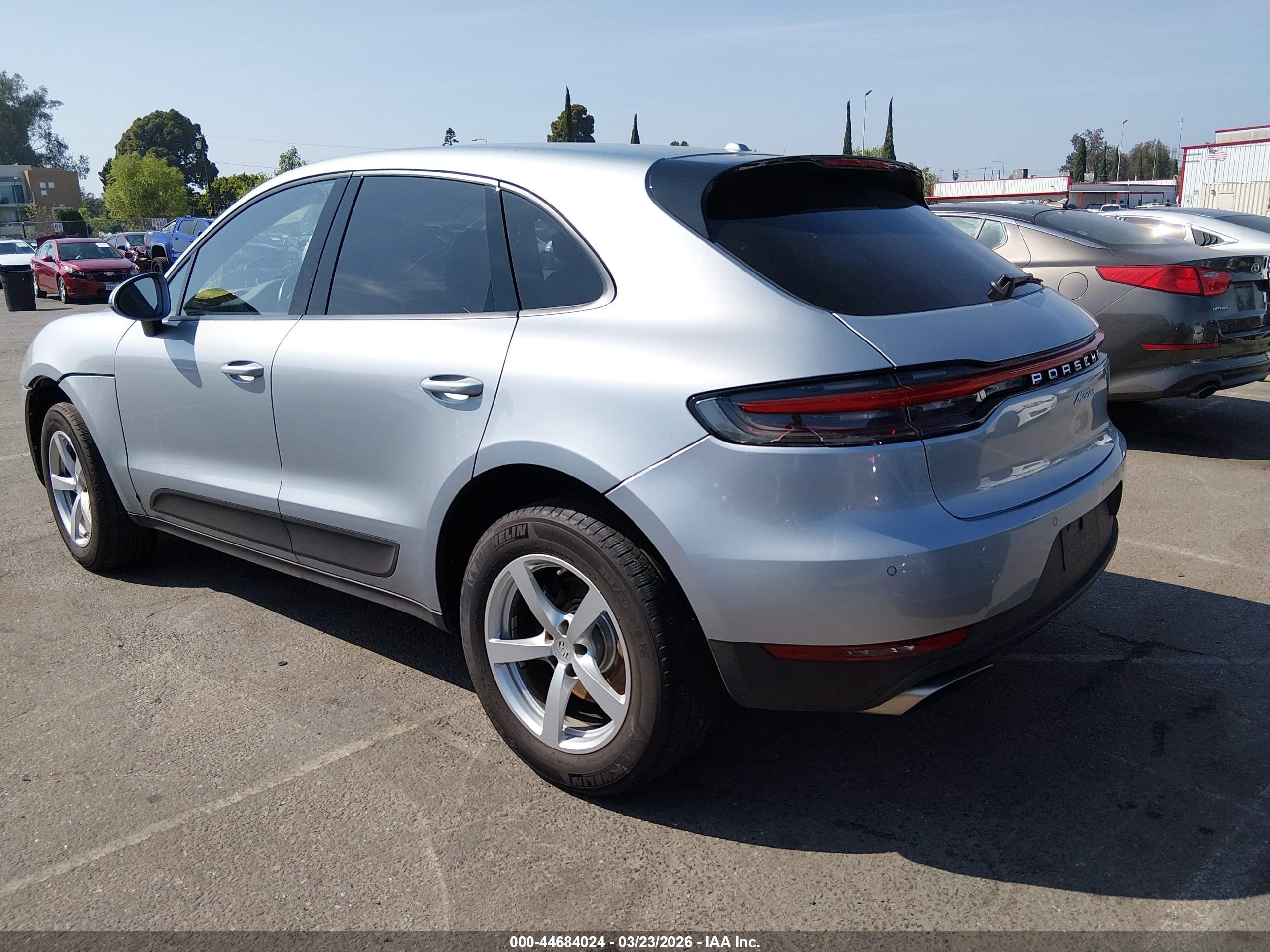 PORSCHE MACAN image 3