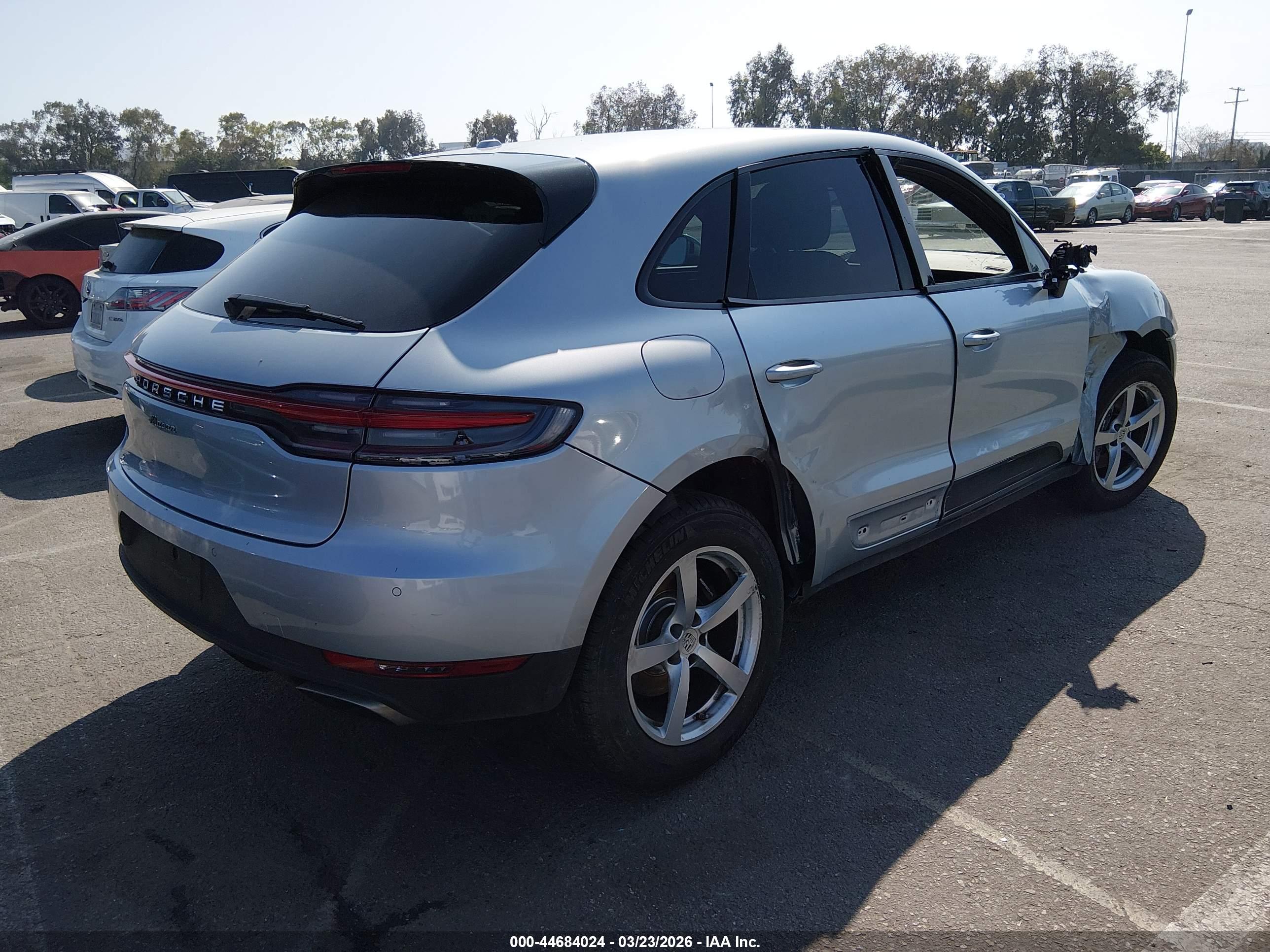 PORSCHE MACAN image 4