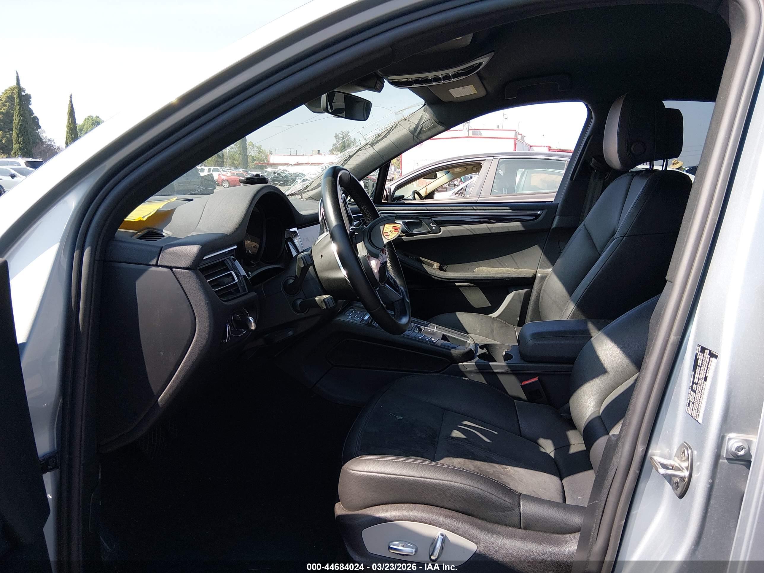 PORSCHE MACAN image 5