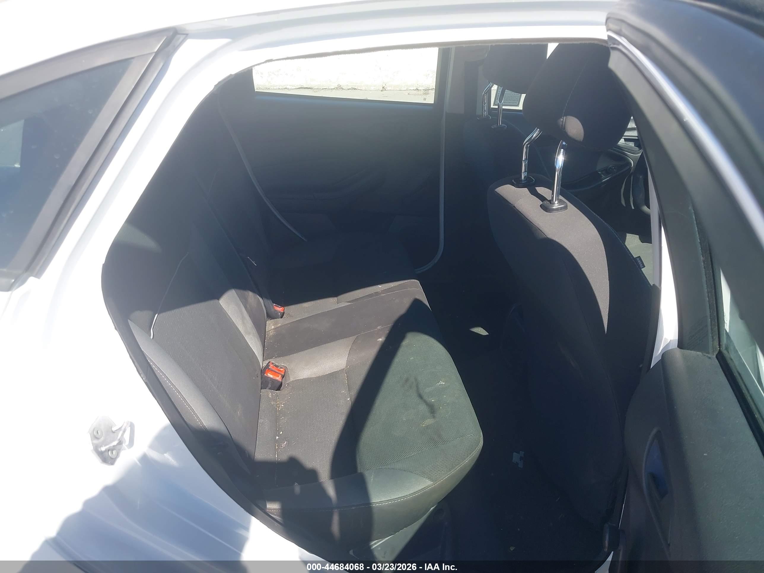 FORD FOCUS image 8