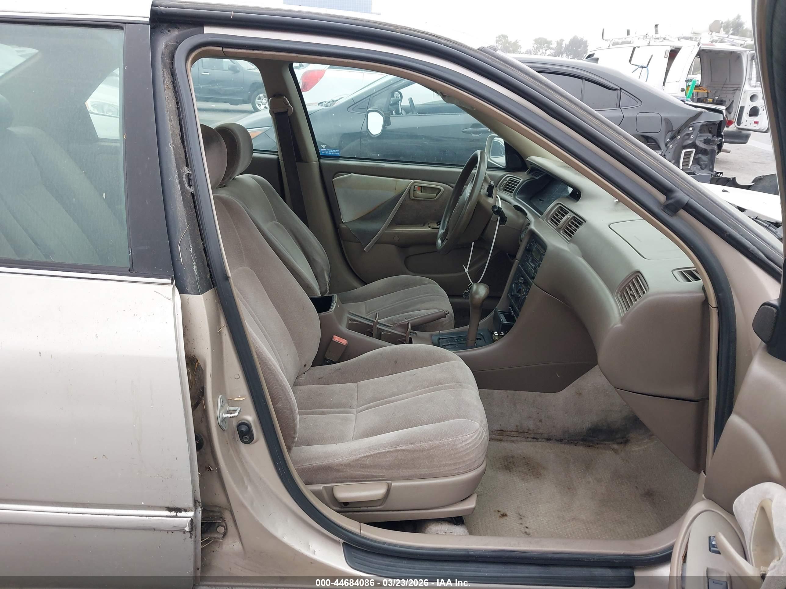 TOYOTA CAMRY image 5