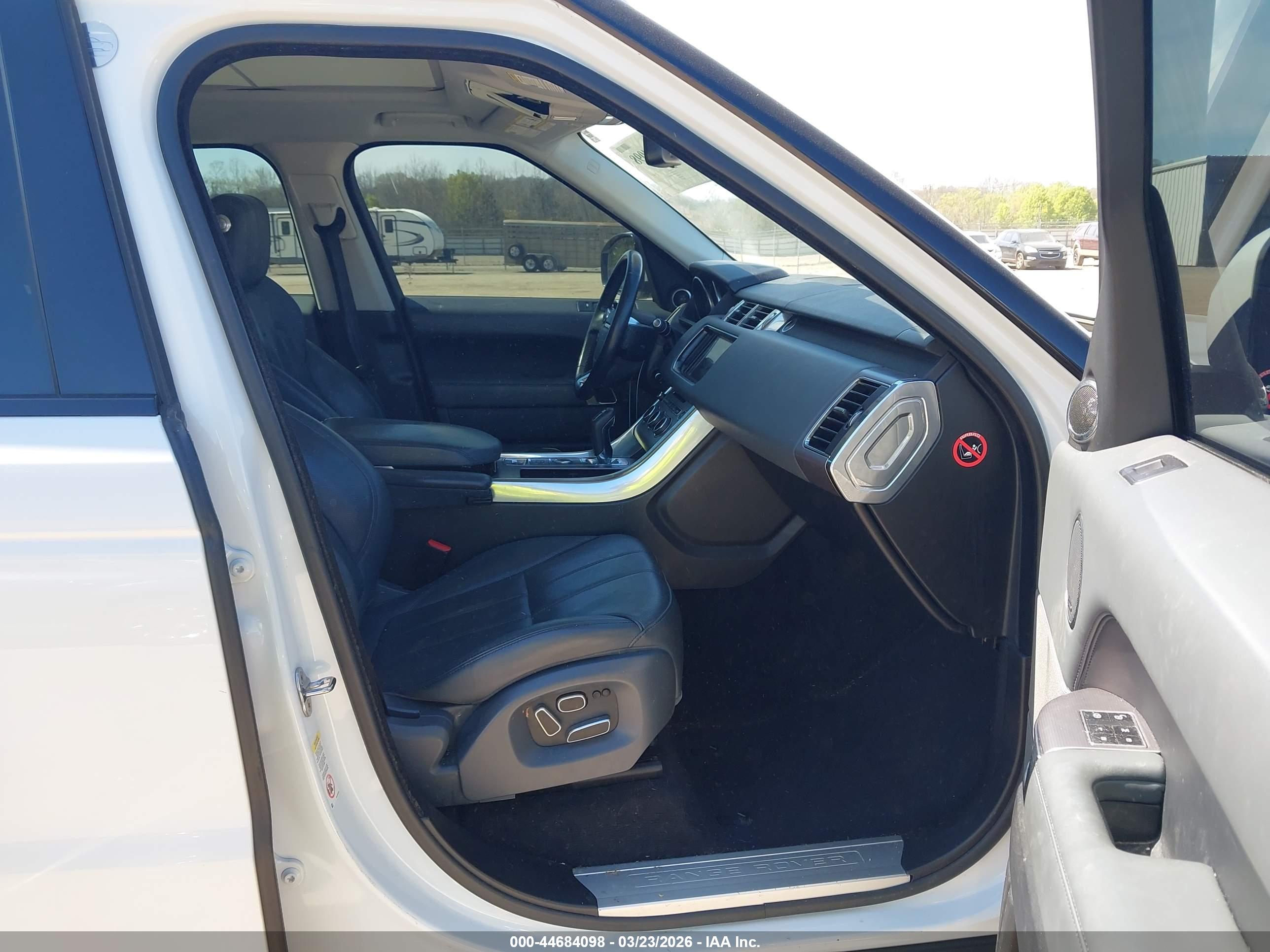 LAND ROVER image 5