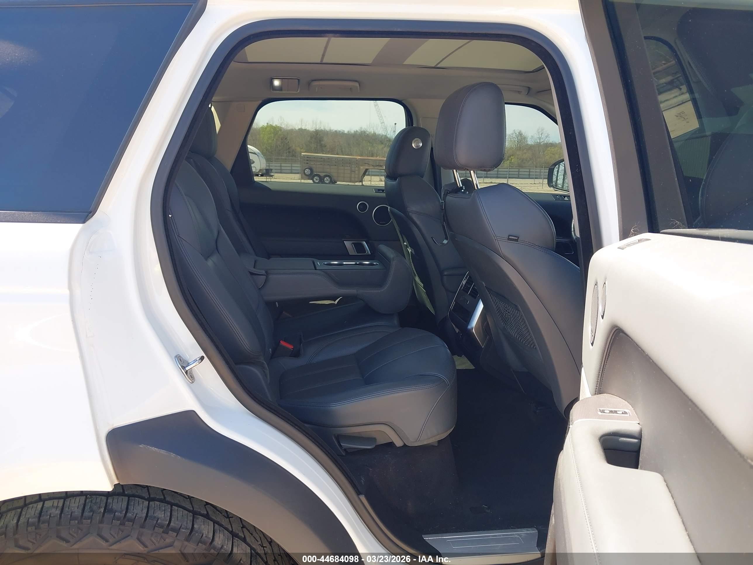 LAND ROVER image 8