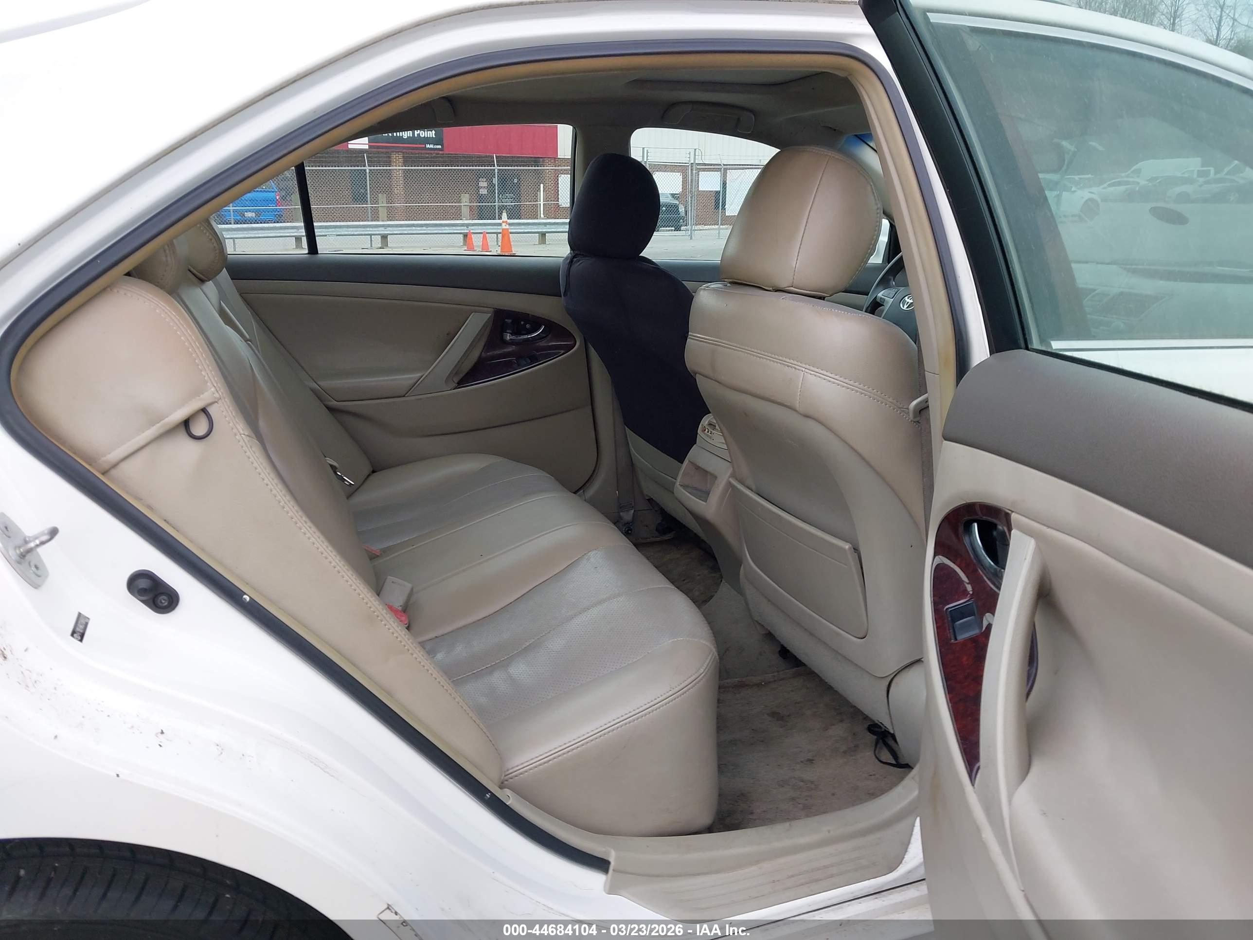 TOYOTA CAMRY image 8