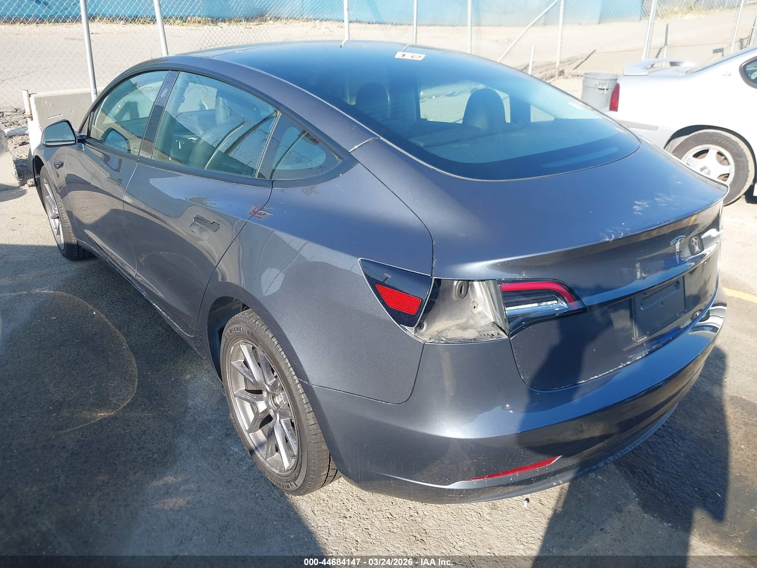 TESLA MODEL image 3