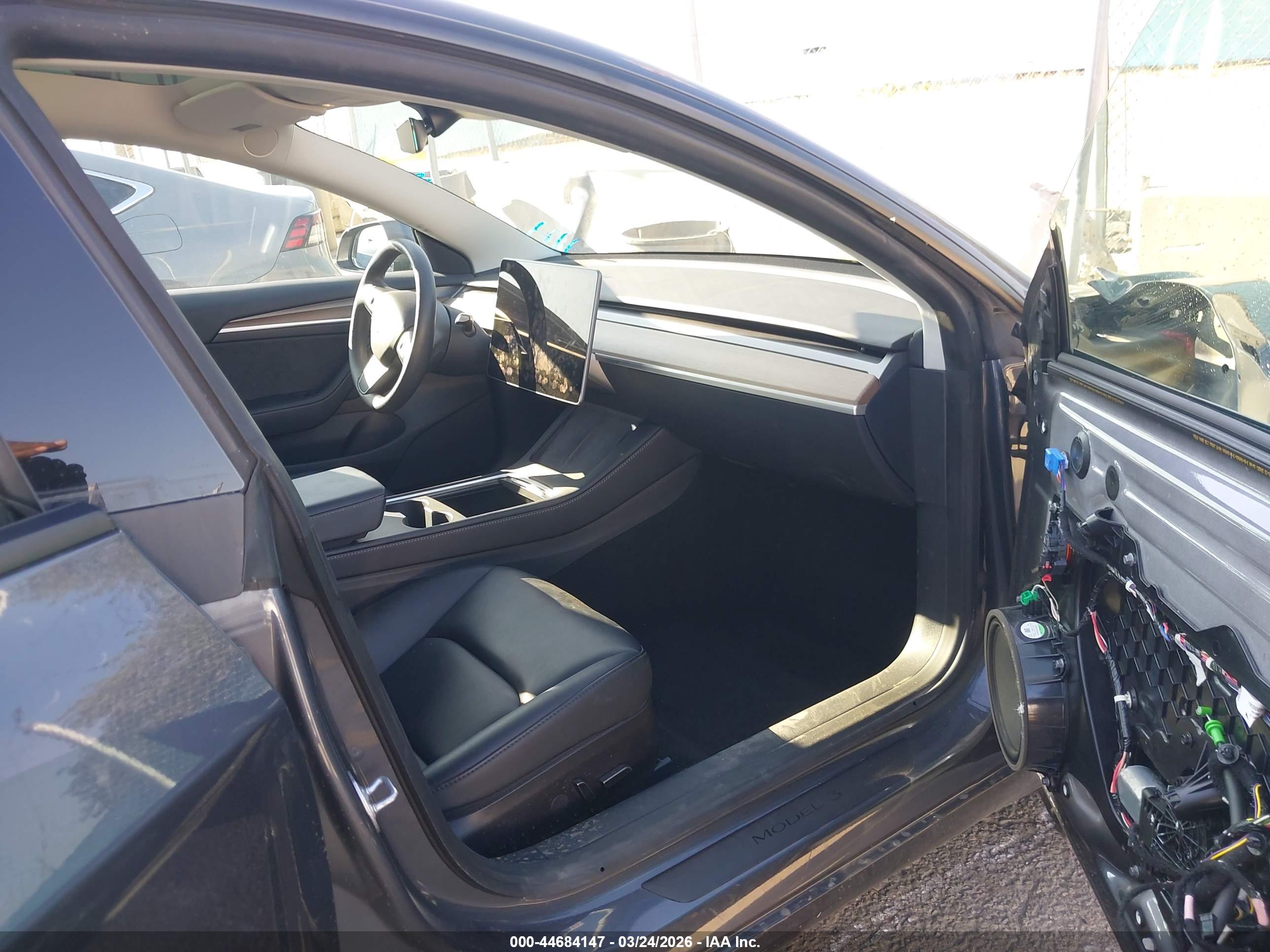 TESLA MODEL image 5