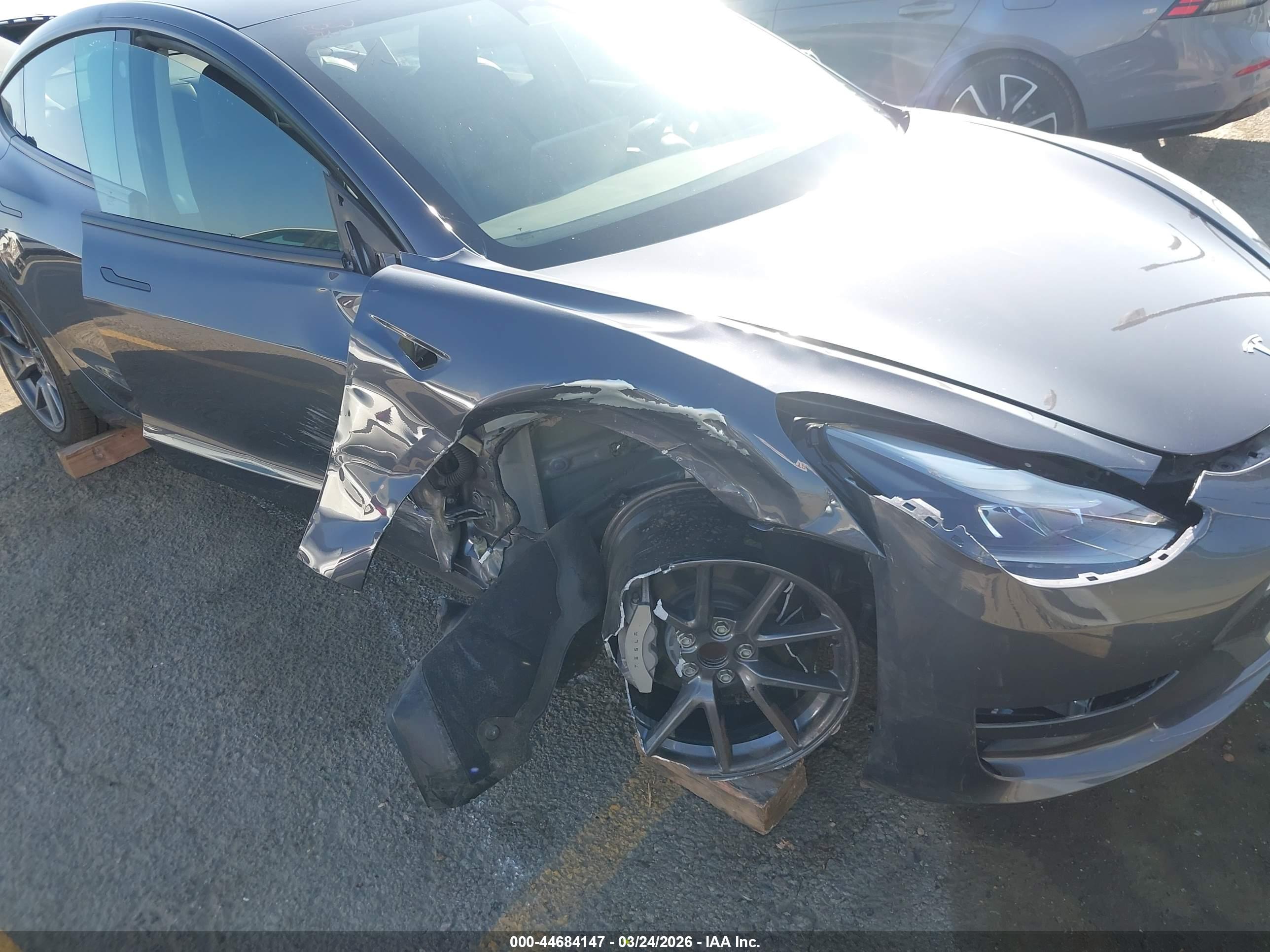 TESLA MODEL image 6