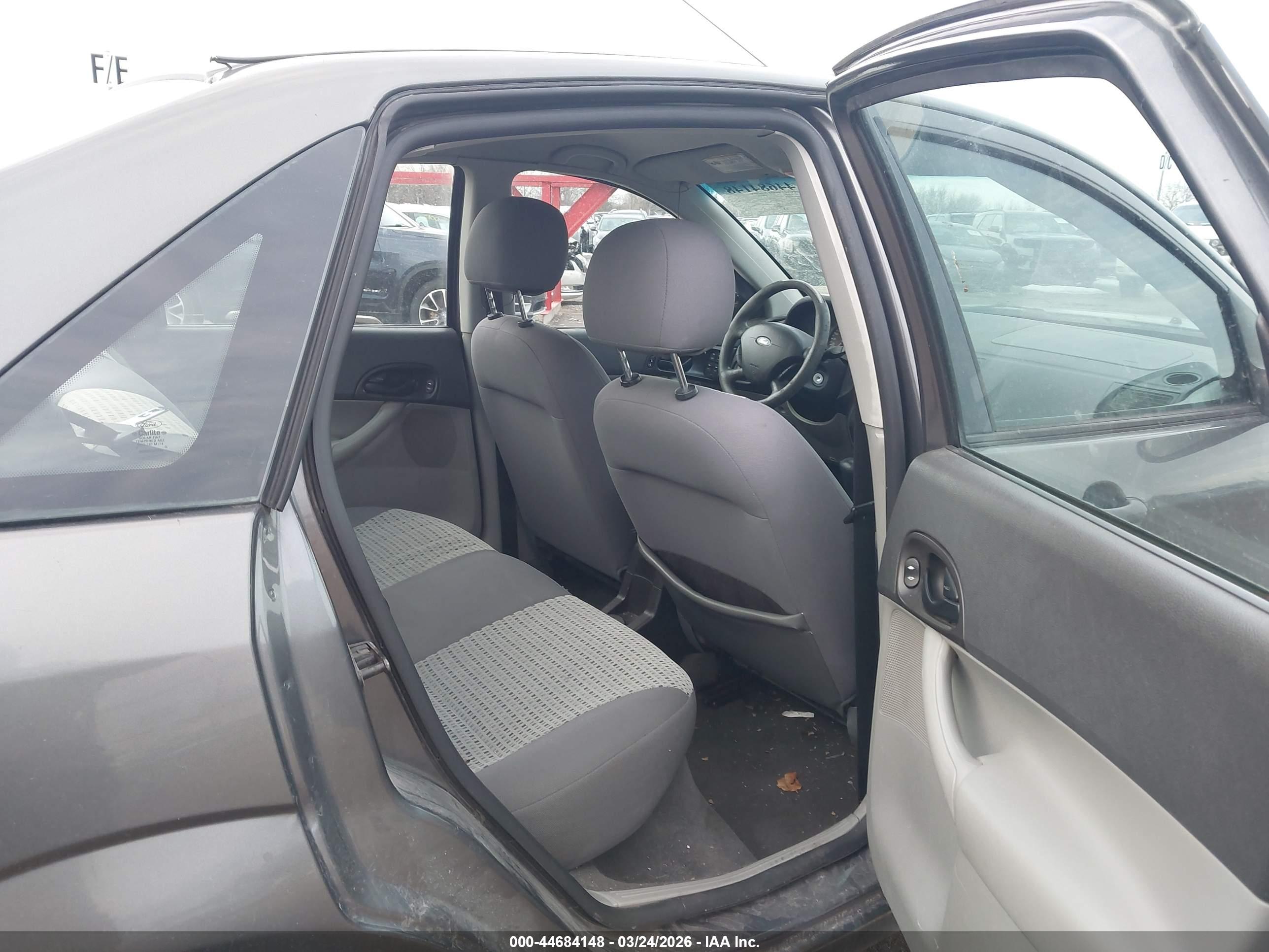 FORD FOCUS image 8