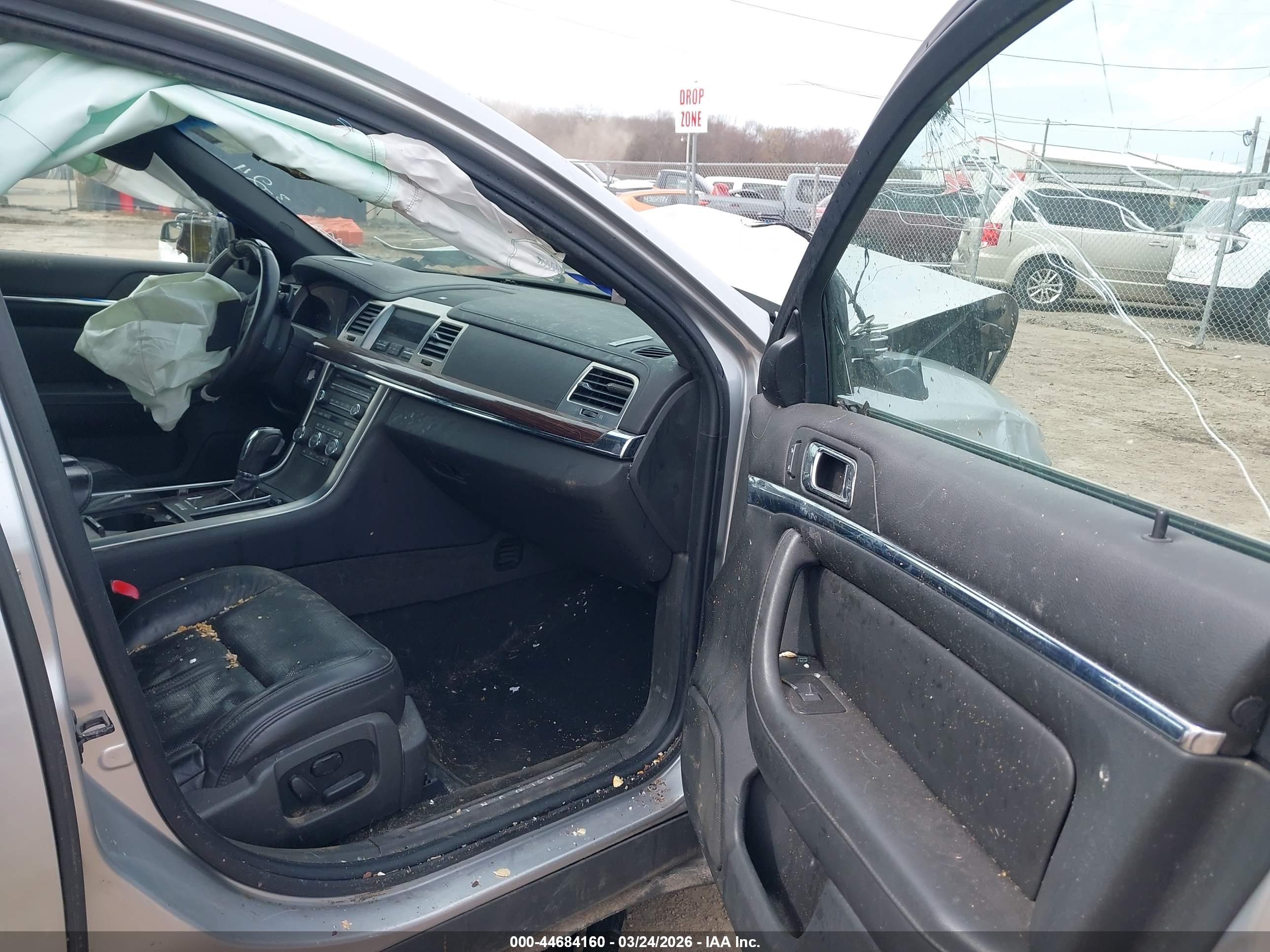 LINCOLN MKS image 5