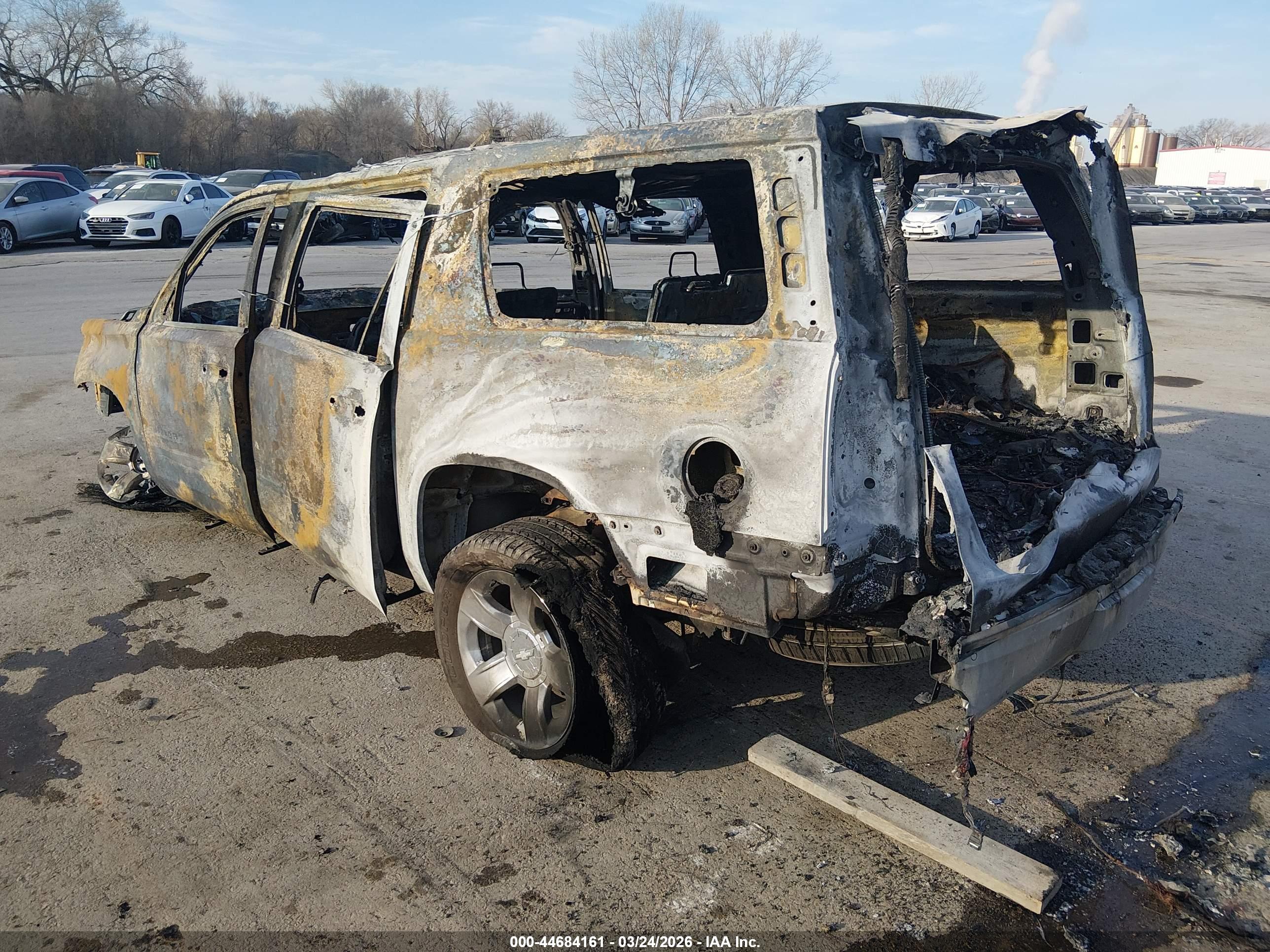 CHEVROLET SUBURBAN image 3