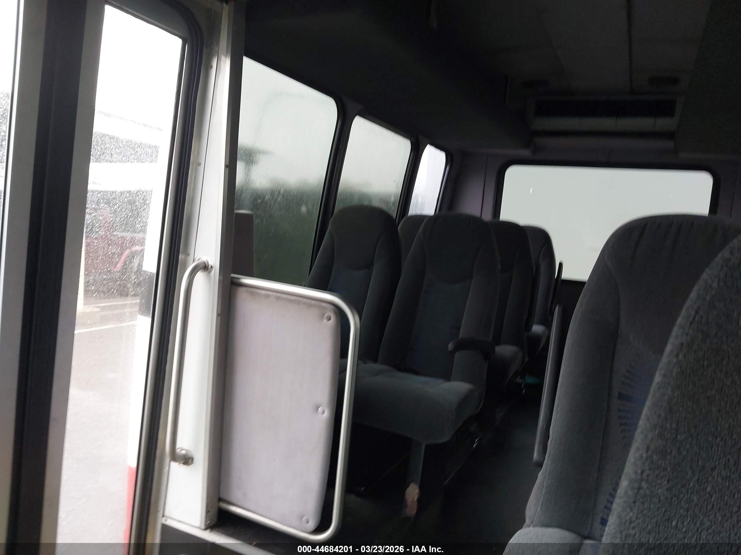 FORD E-350 image 7