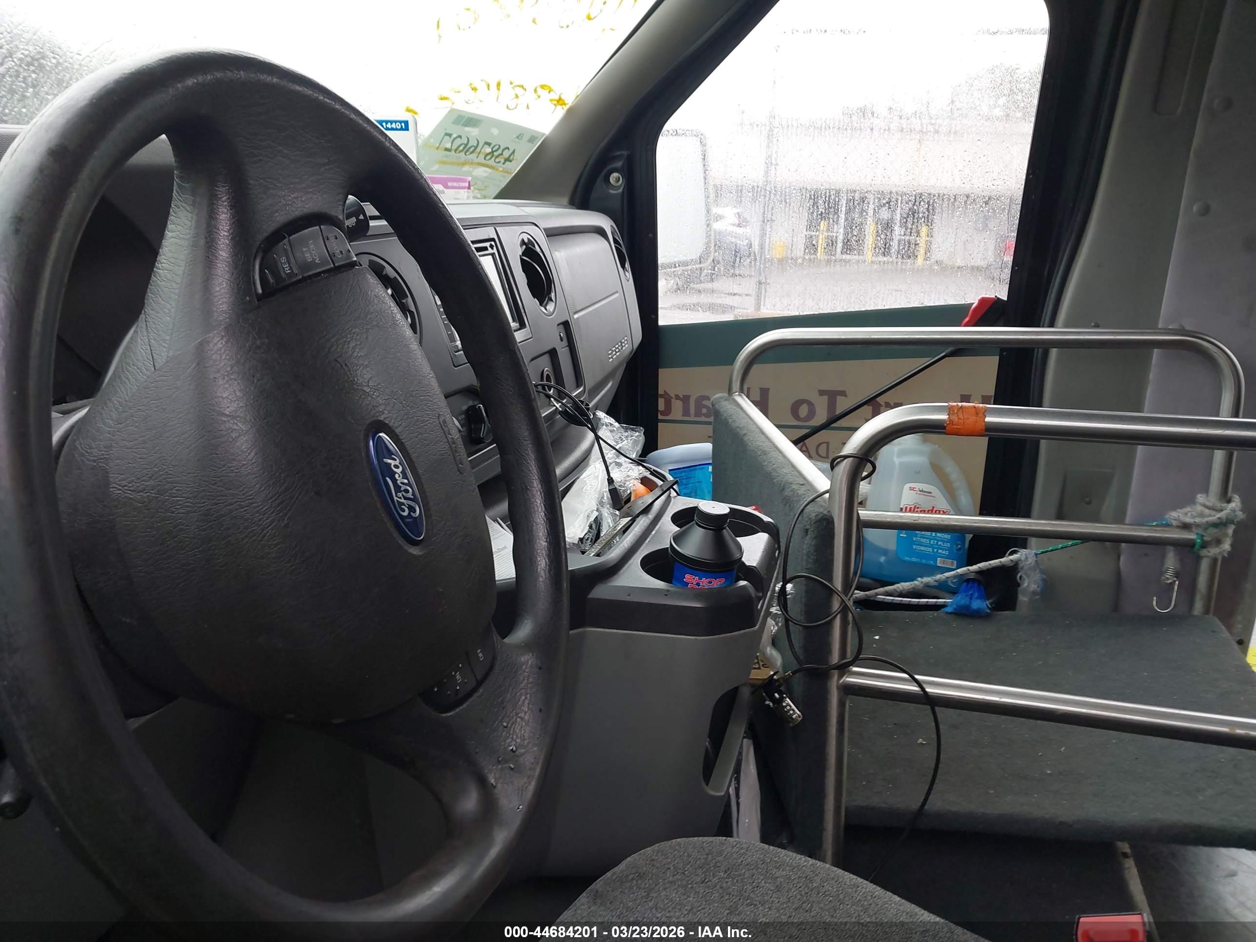 FORD E-350 image 8