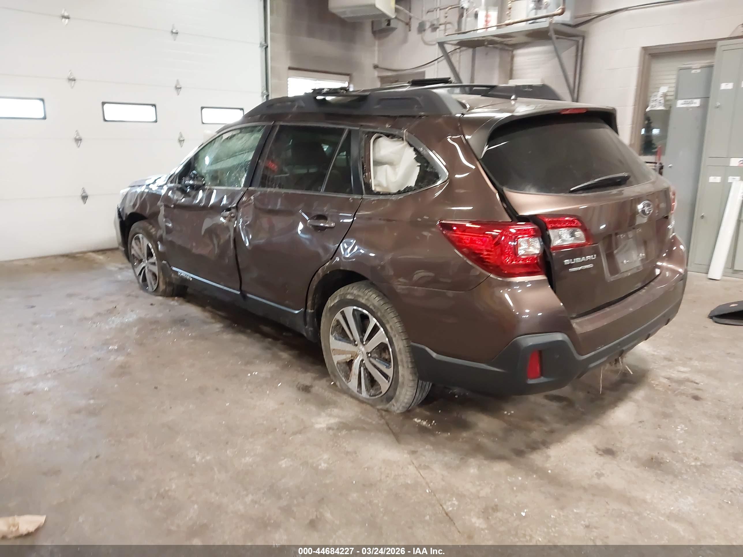 SUBARU OUTBACK image 3