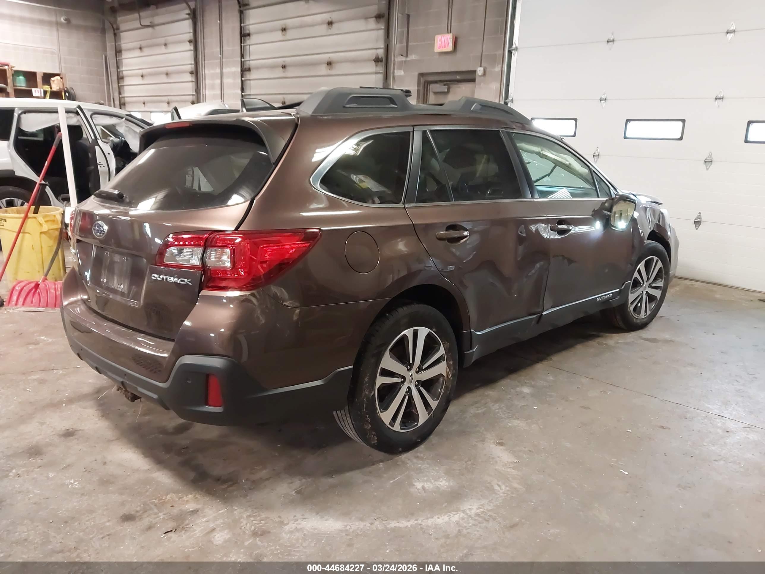 SUBARU OUTBACK image 4
