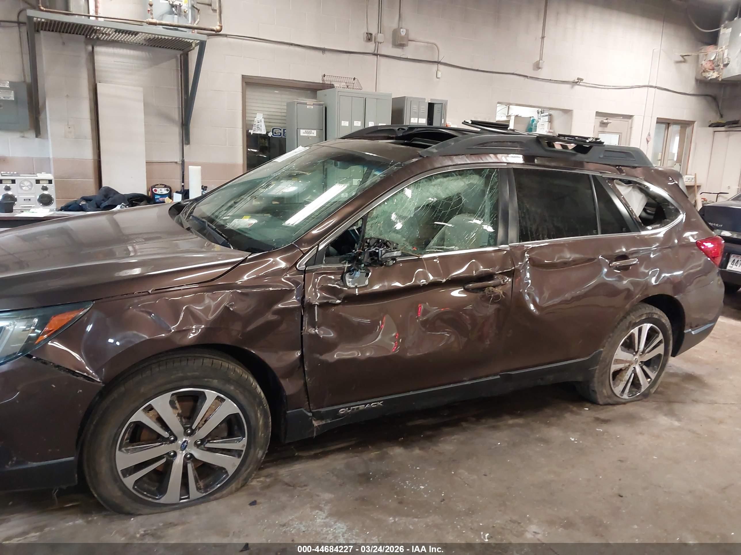 SUBARU OUTBACK image 6