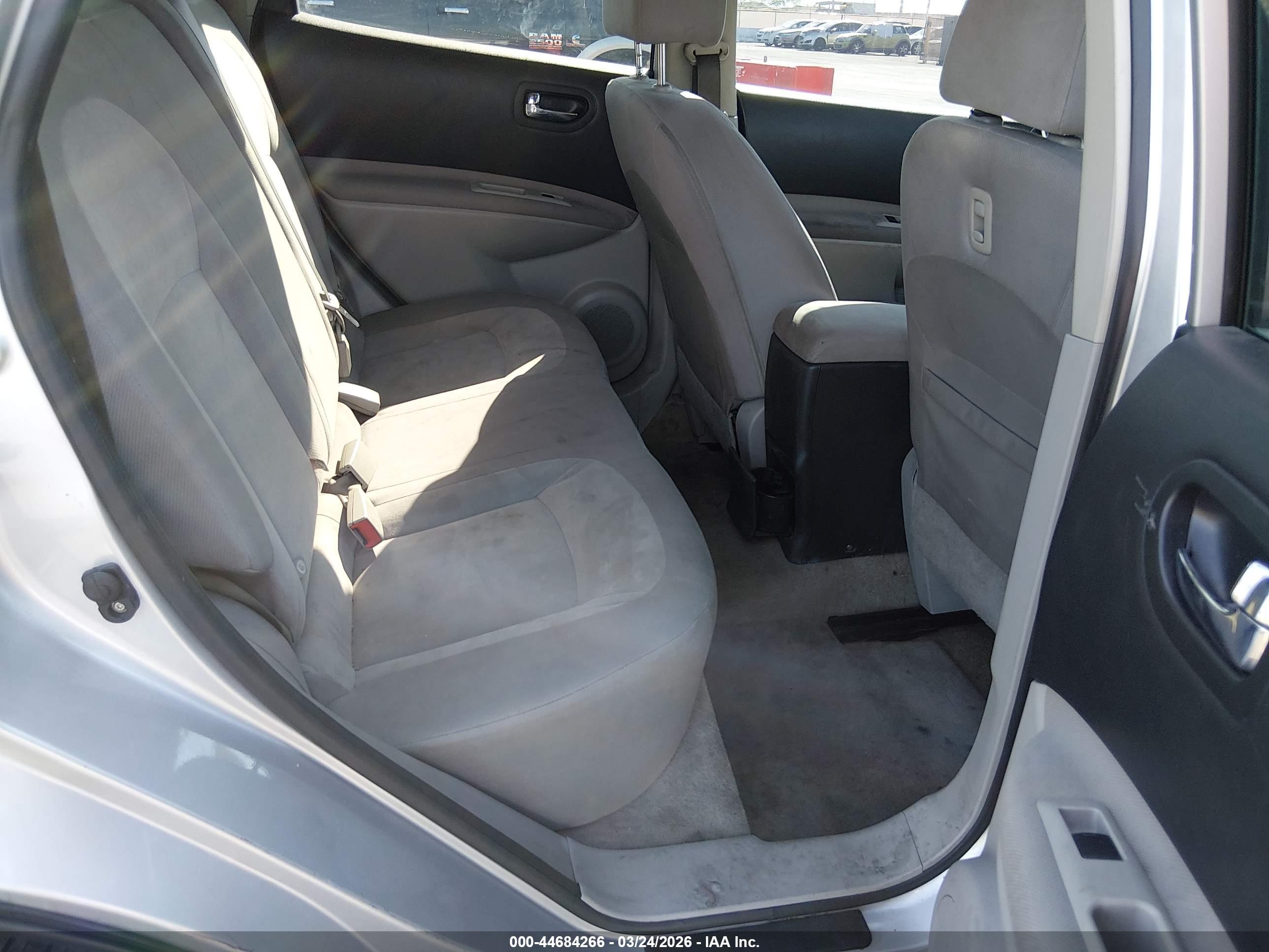NISSAN ROGUE image 8