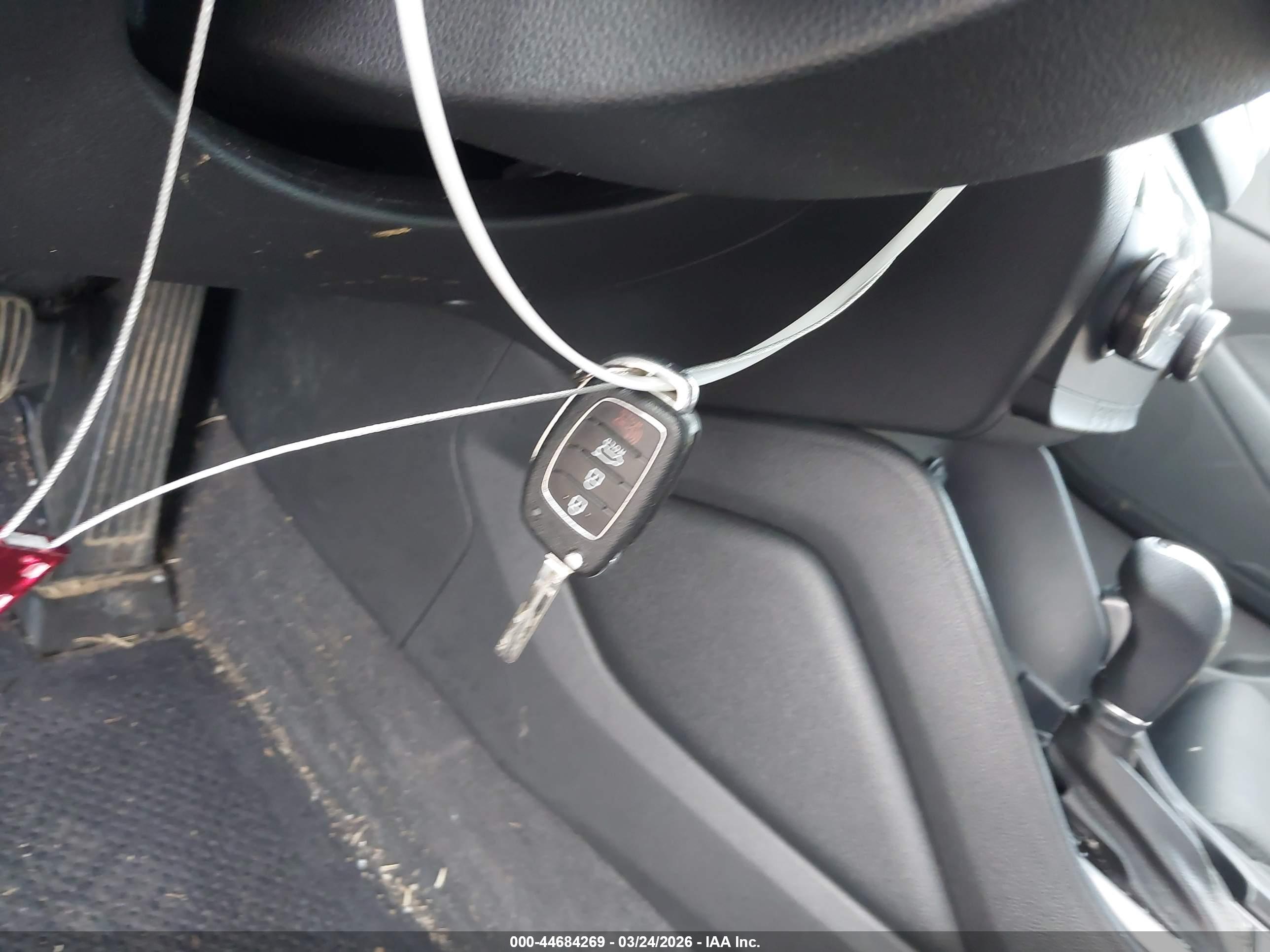 HYUNDAI TUCSON image 11