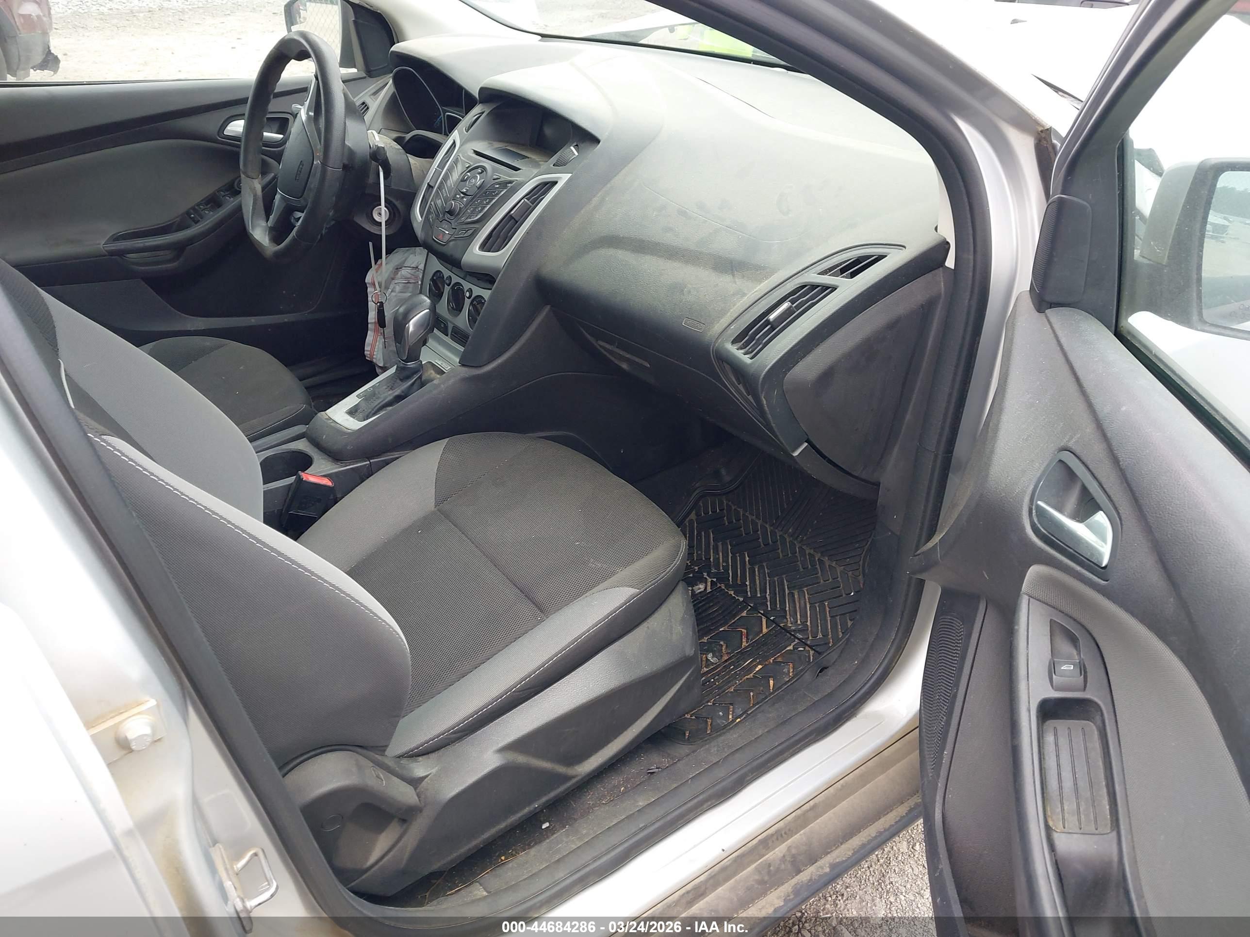 FORD FOCUS image 5