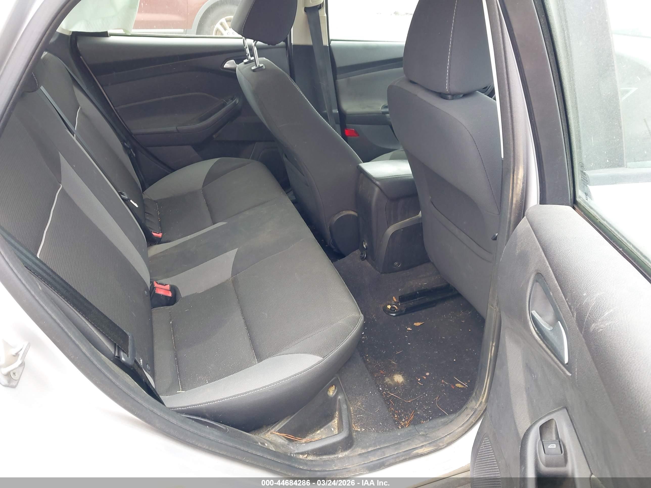 FORD FOCUS image 8