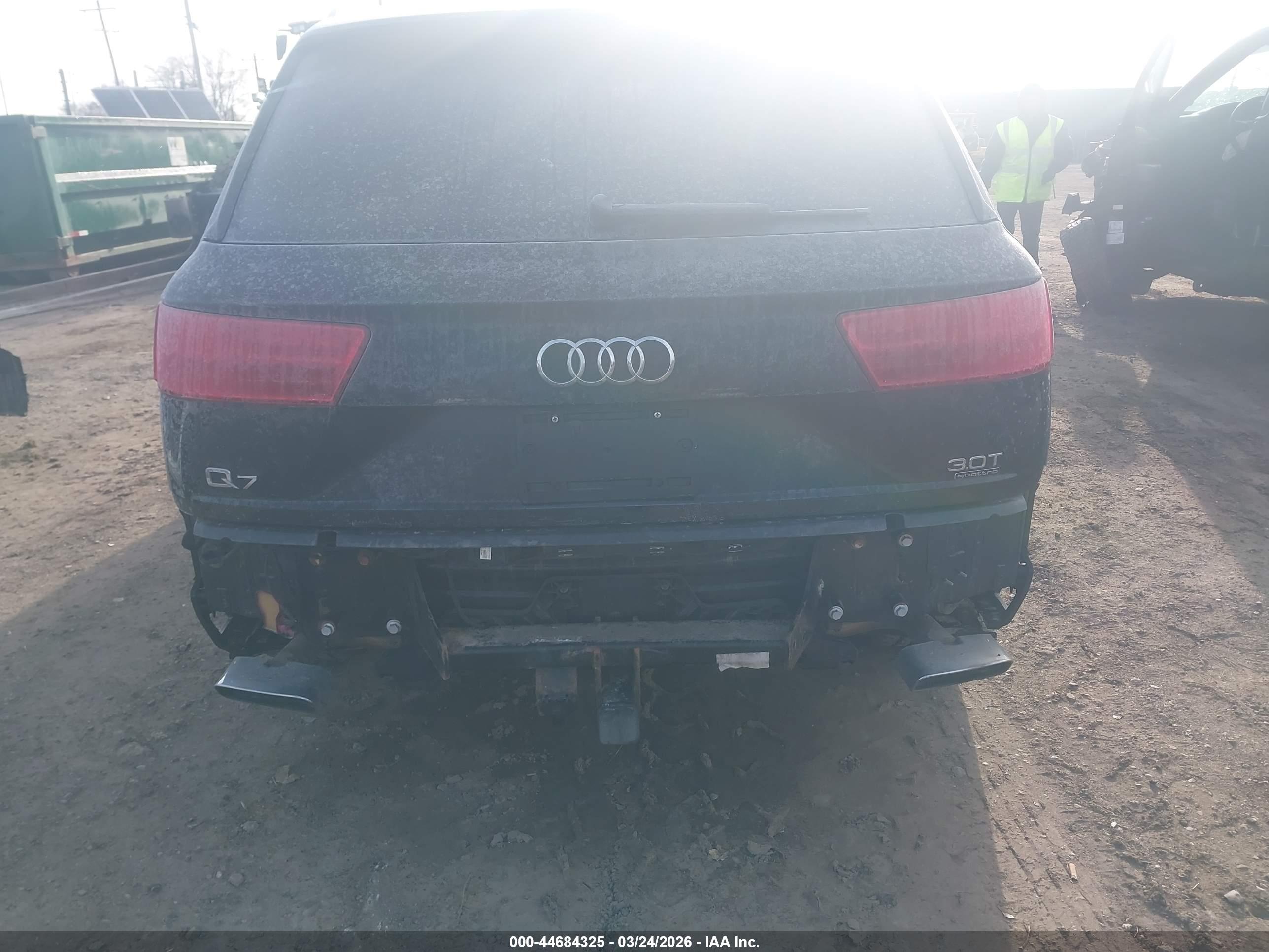 AUDI Q7 image 6