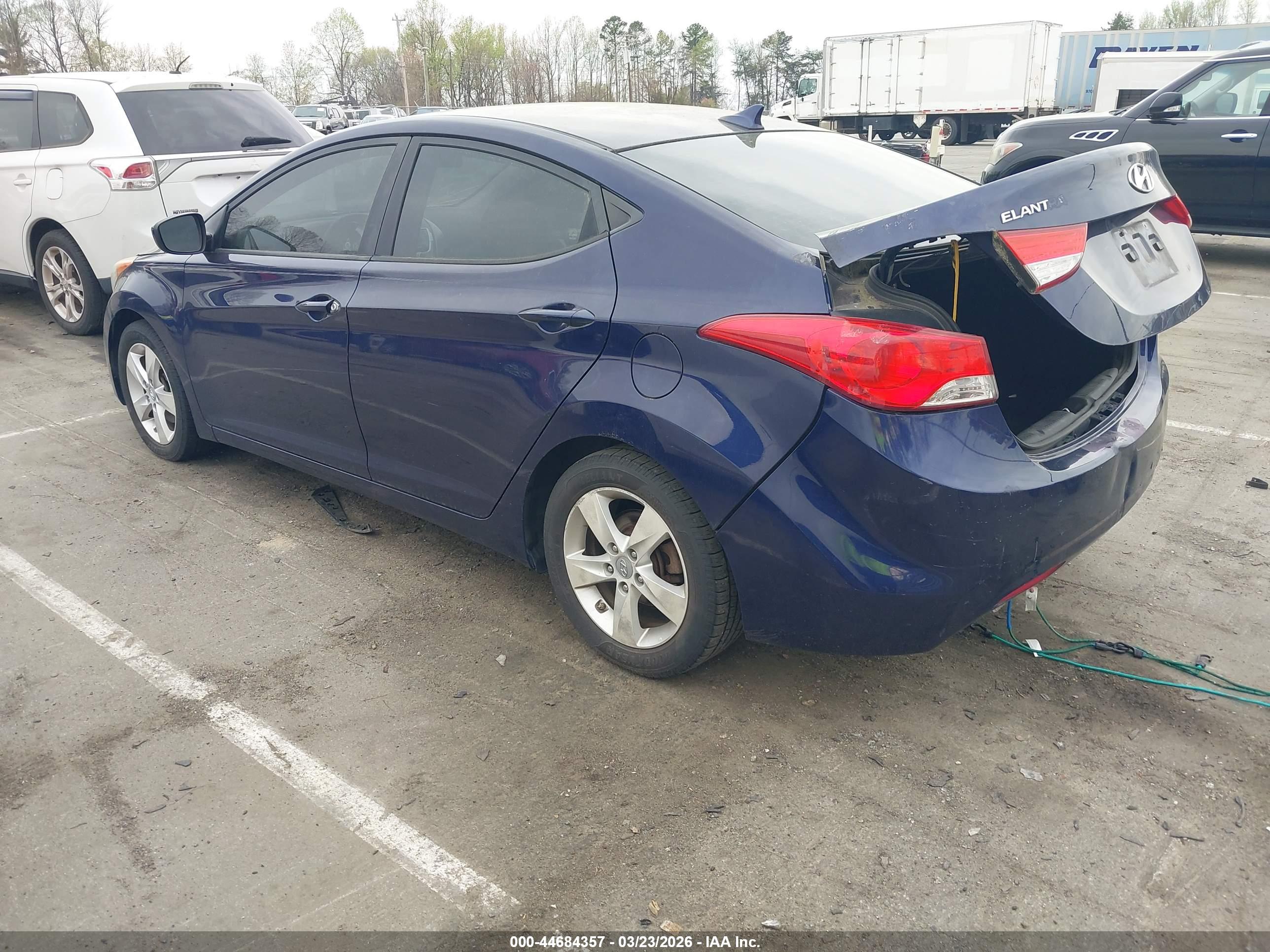HYUNDAI ELANTRA image 3