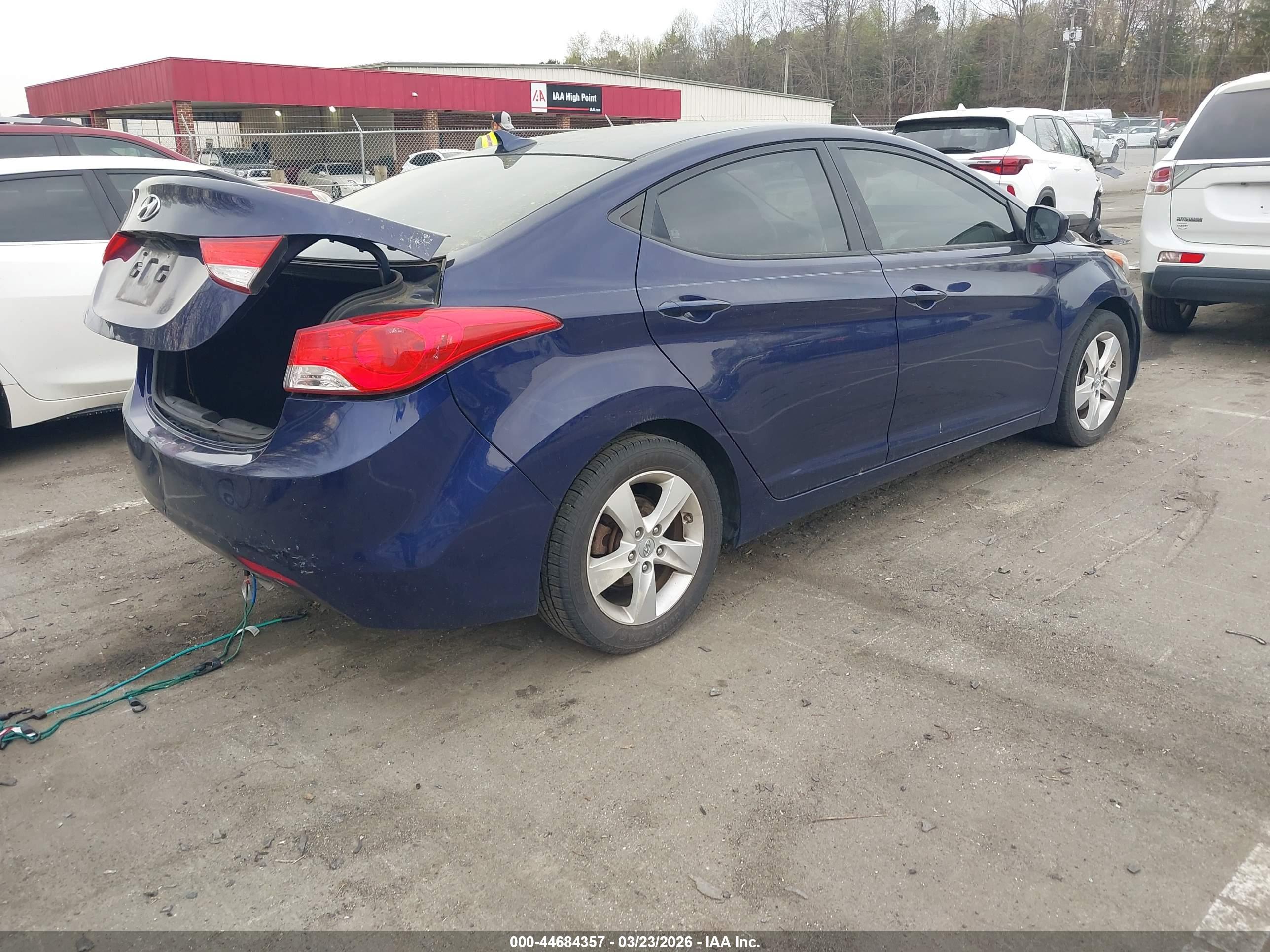 HYUNDAI ELANTRA image 4