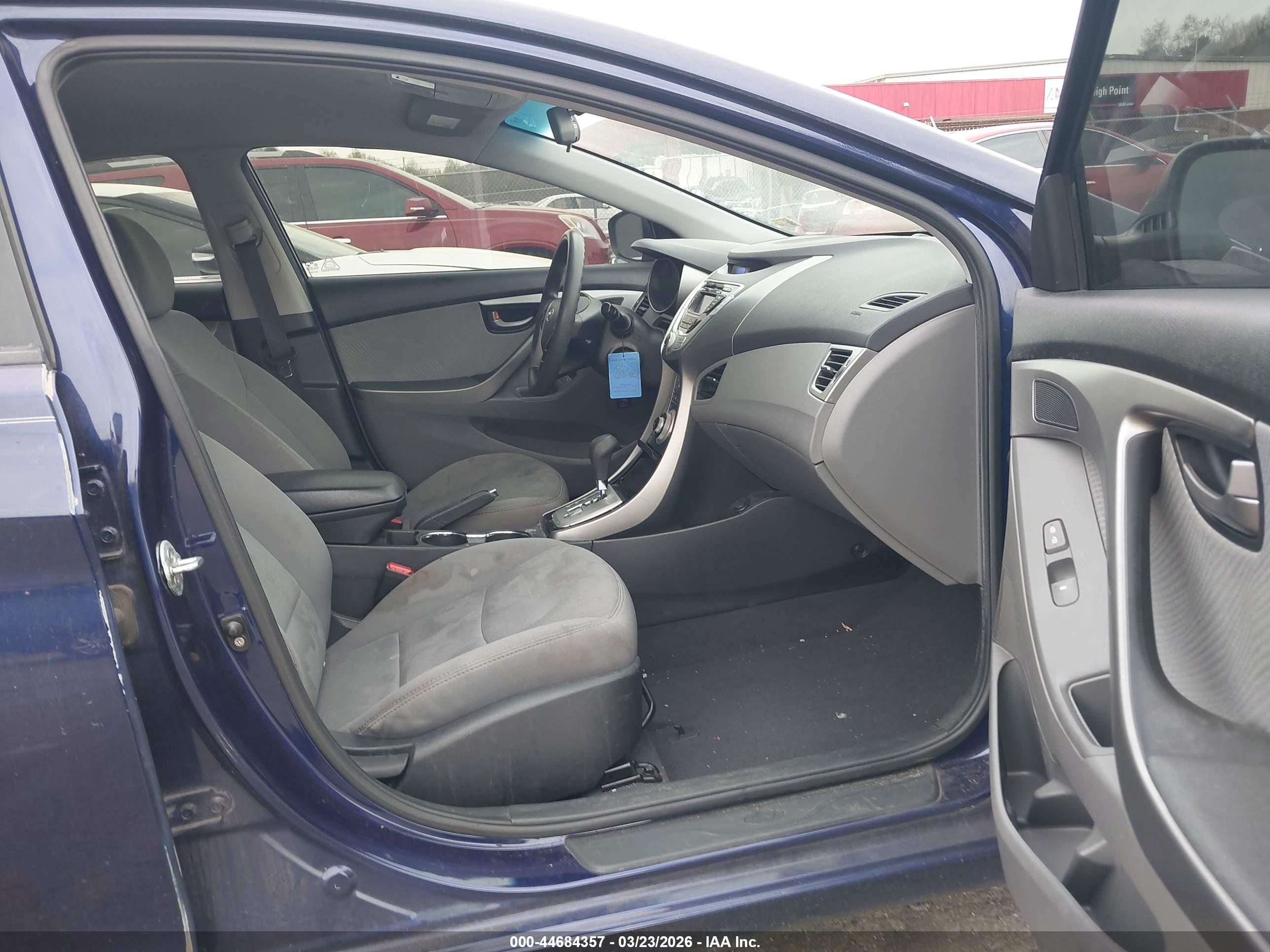 HYUNDAI ELANTRA image 5