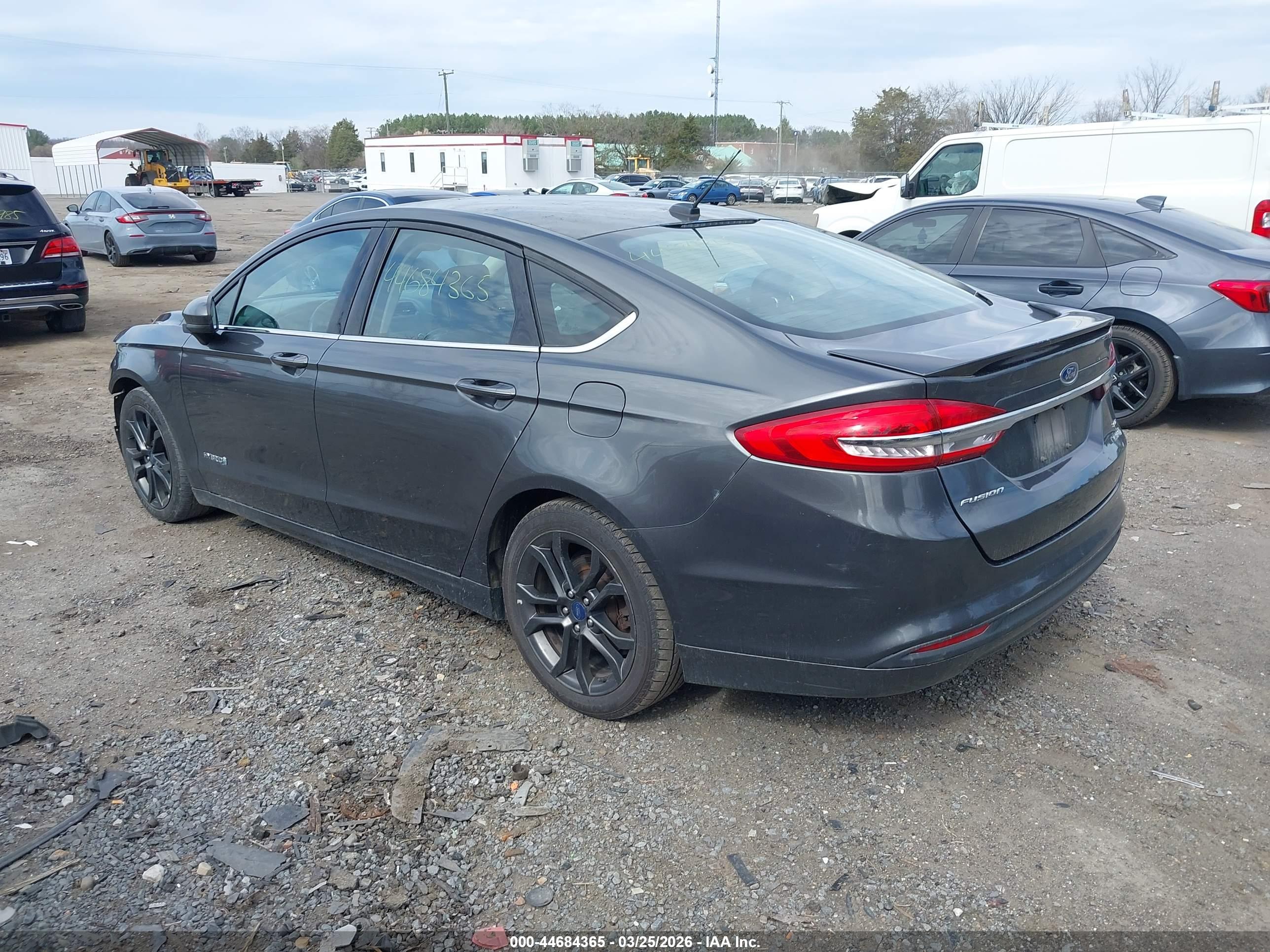 FORD FUSION image 3