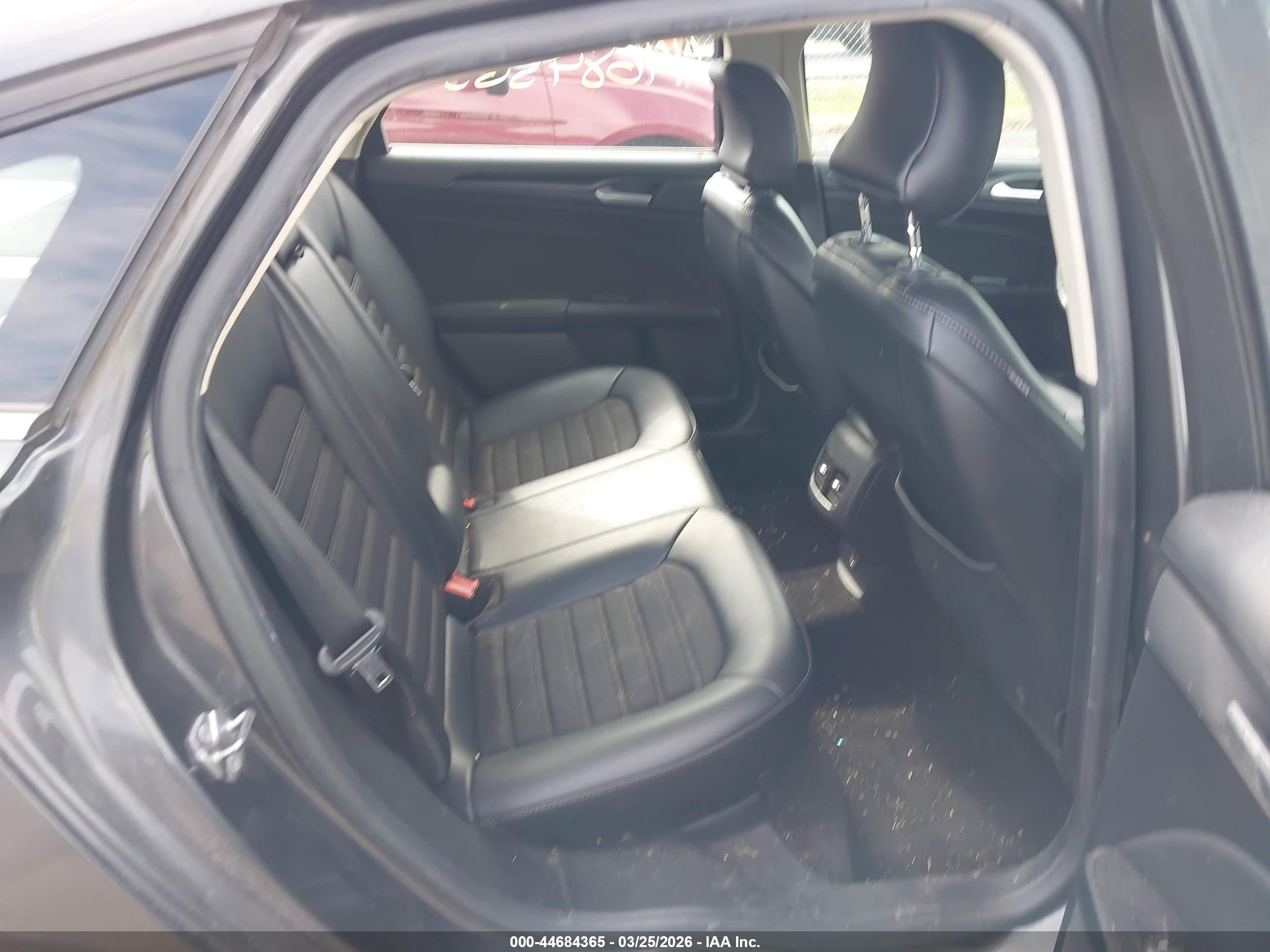FORD FUSION image 8
