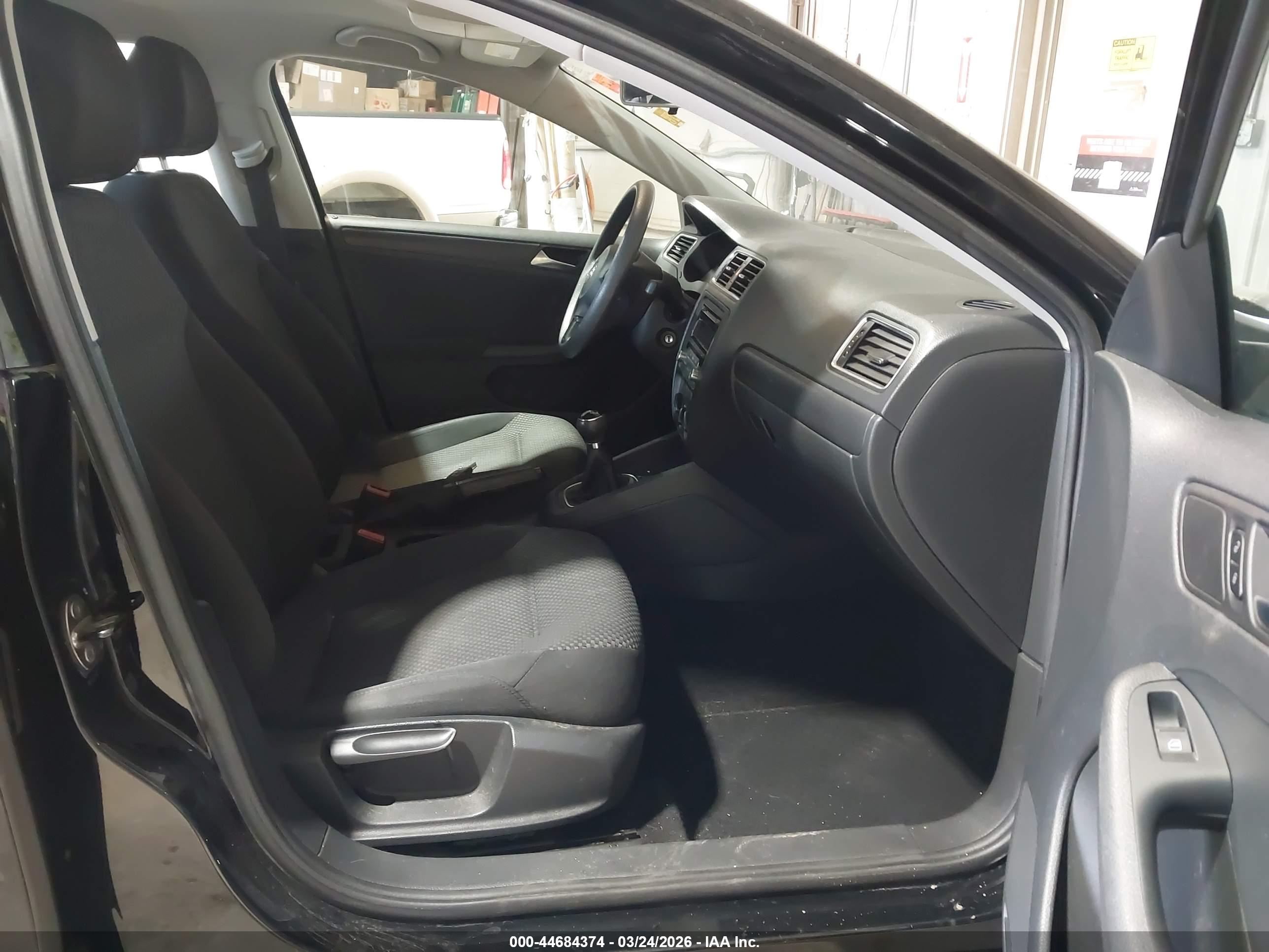 VOLKSWAGEN JETTA image 5