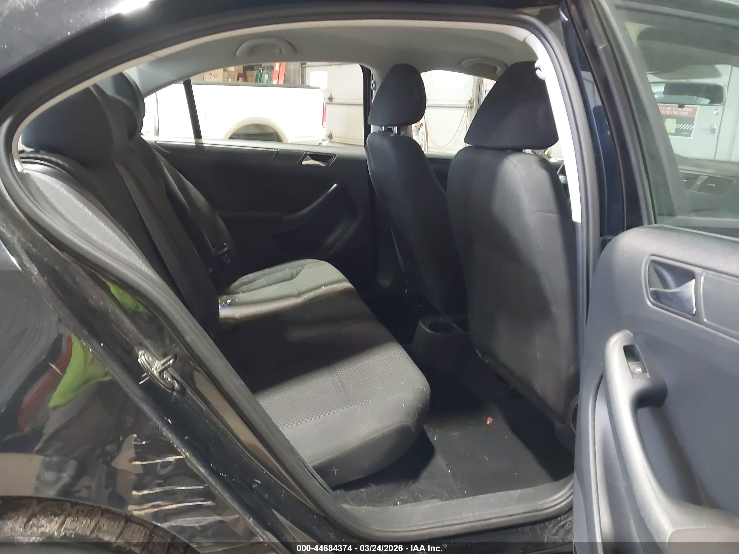 VOLKSWAGEN JETTA image 8