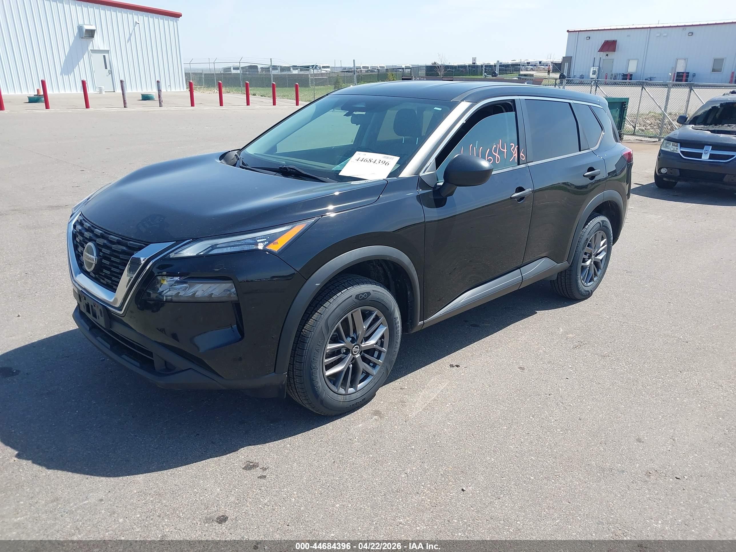 NISSAN ROGUE image 2