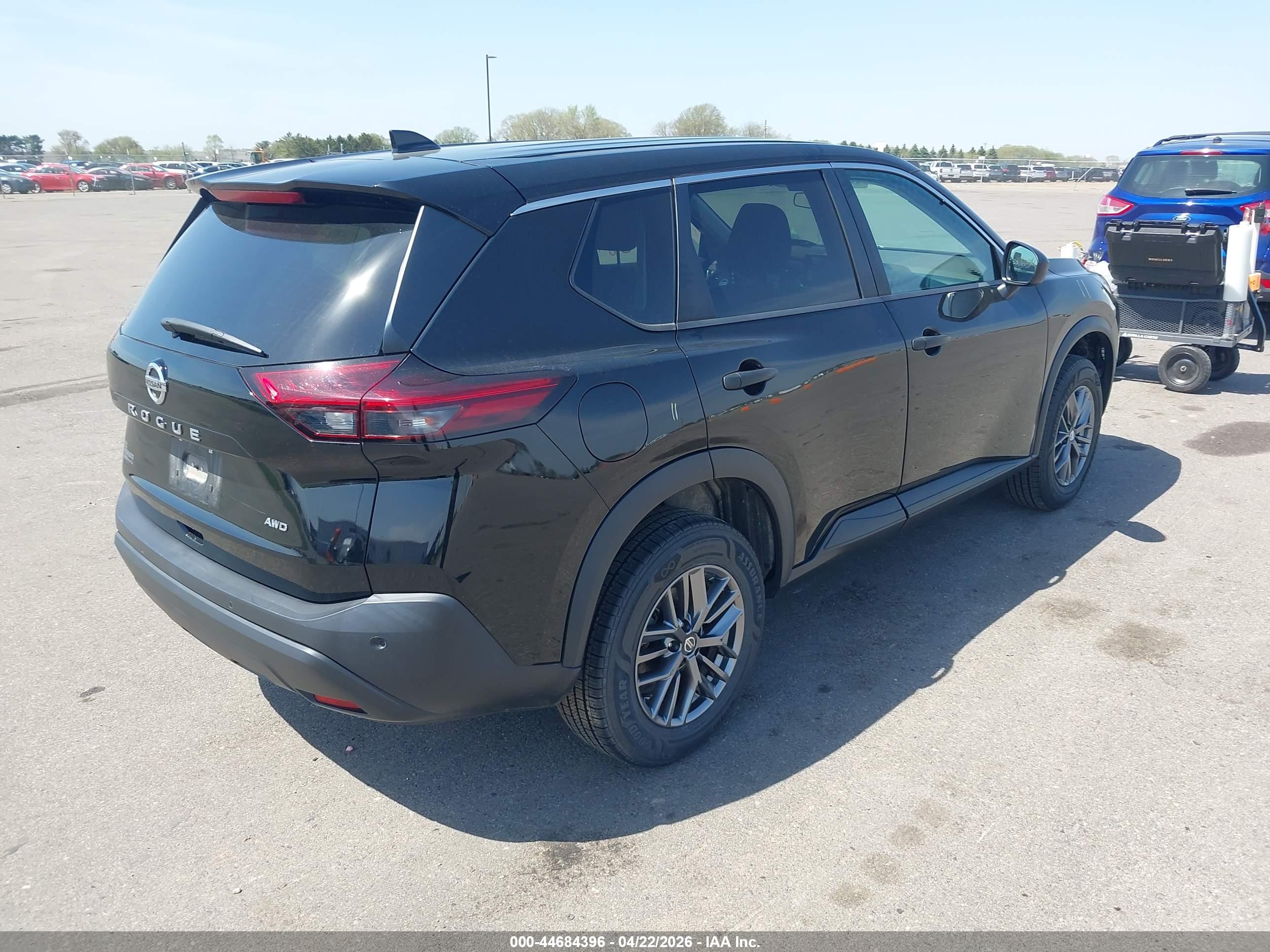 NISSAN ROGUE image 4