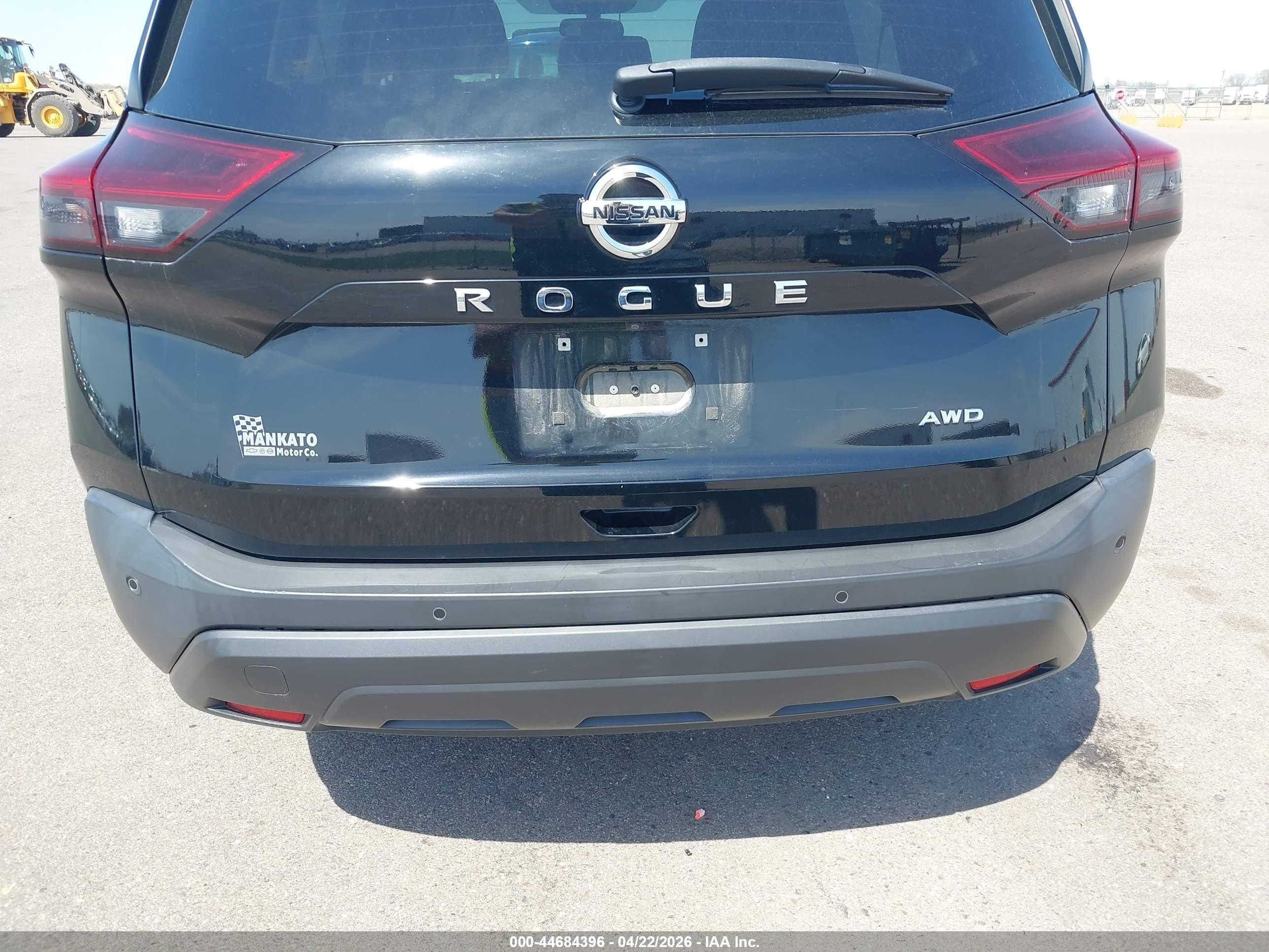 NISSAN ROGUE image 6