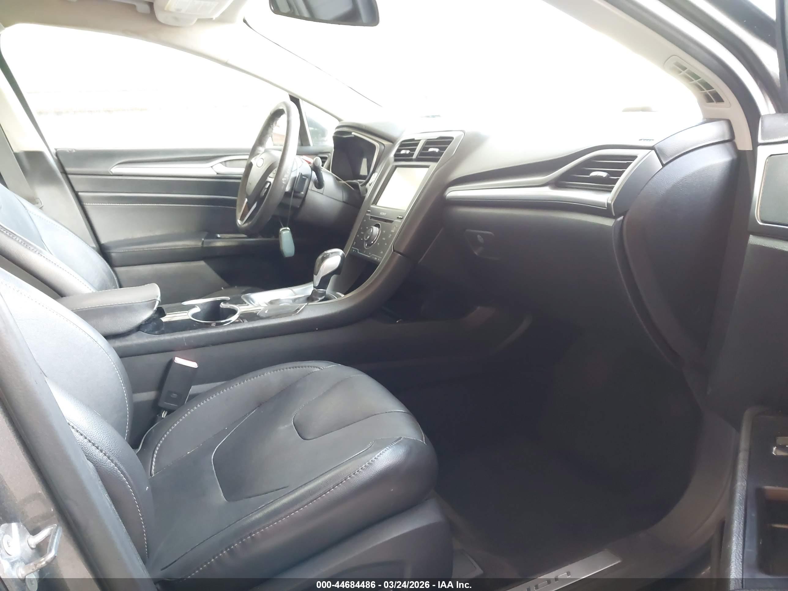 FORD FUSION image 5
