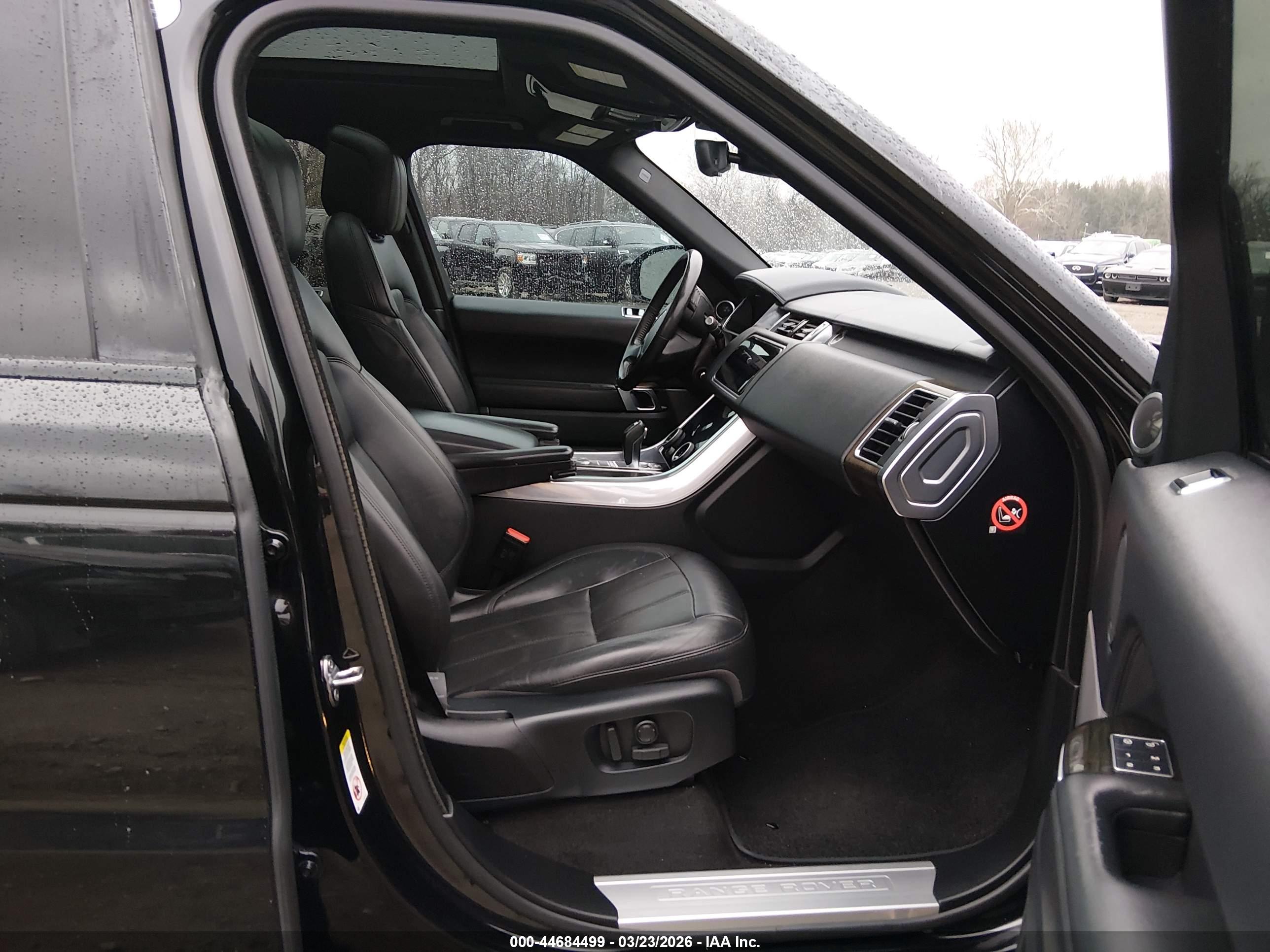 LAND ROVER image 5