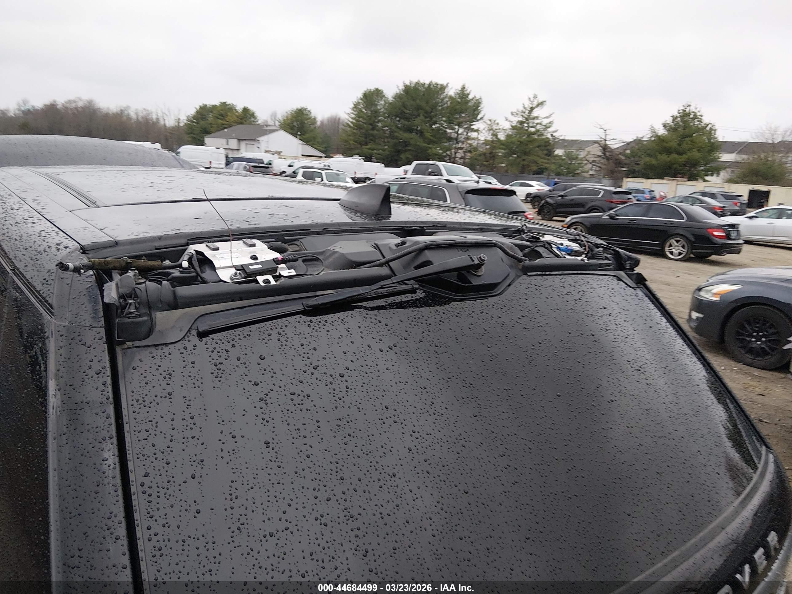 LAND ROVER image 6