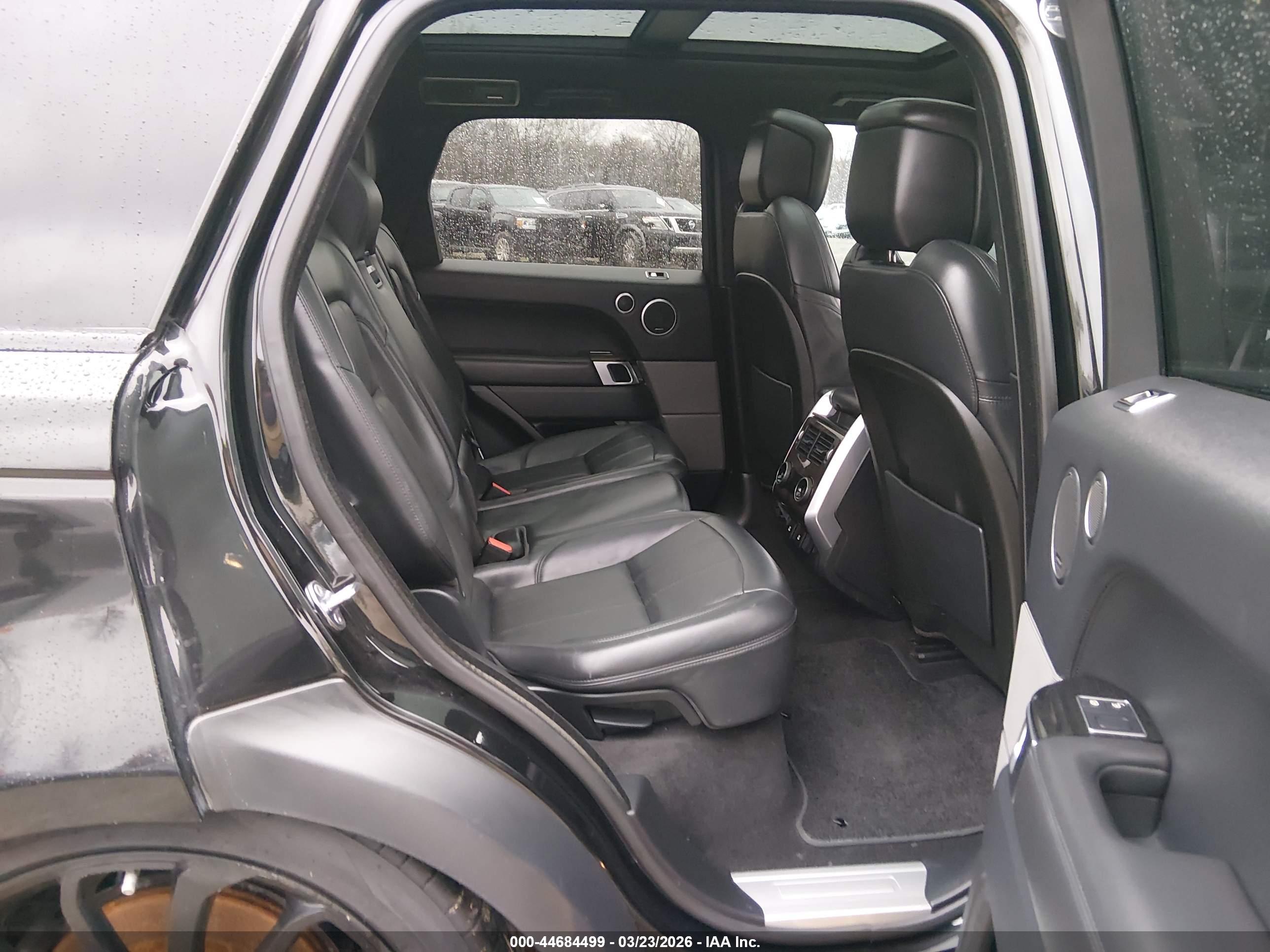 LAND ROVER image 8