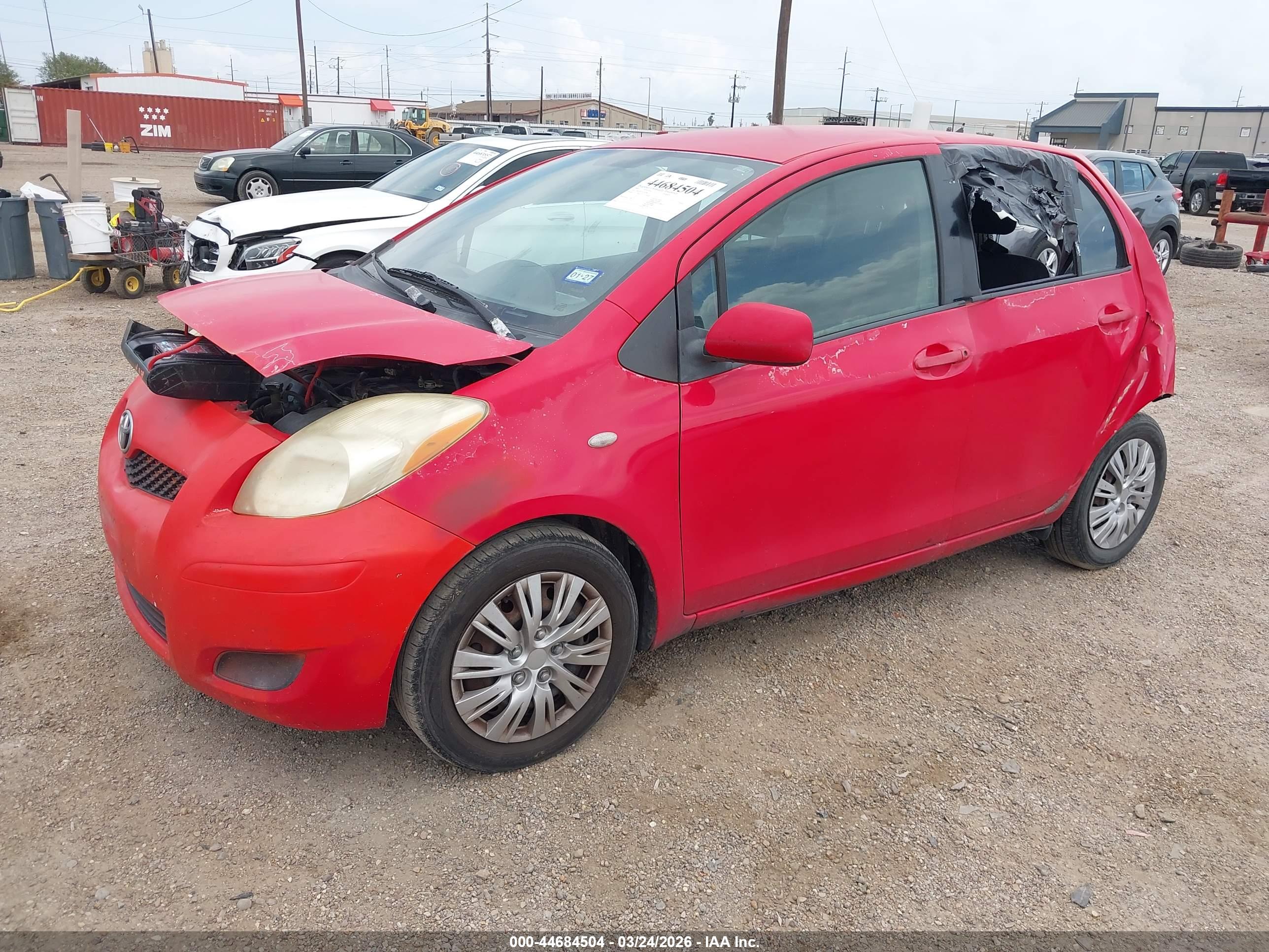 TOYOTA YARIS image 2