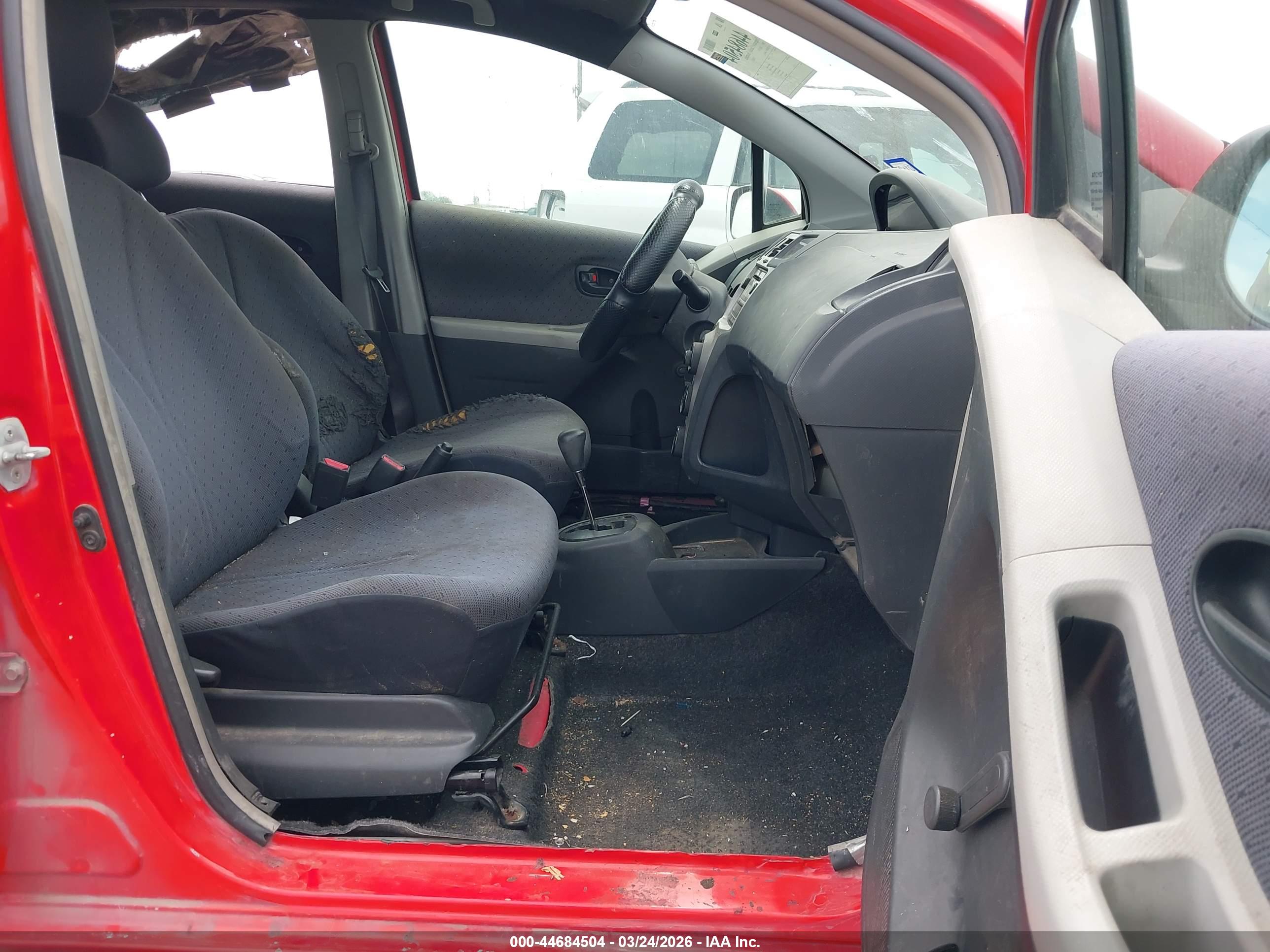 TOYOTA YARIS image 5